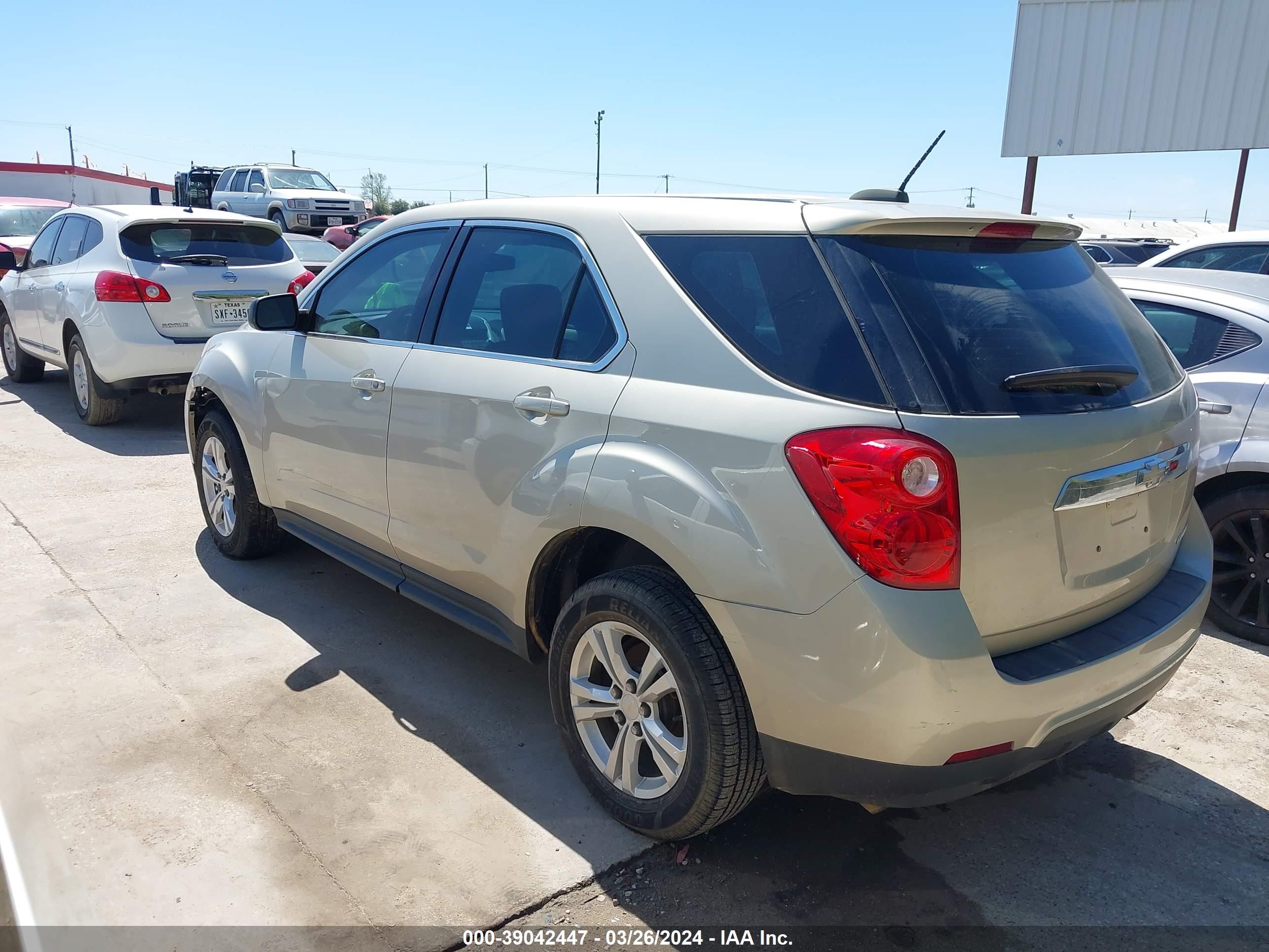 Photo 2 VIN: 1GNALAEK4FZ101128 - CHEVROLET EQUINOX 