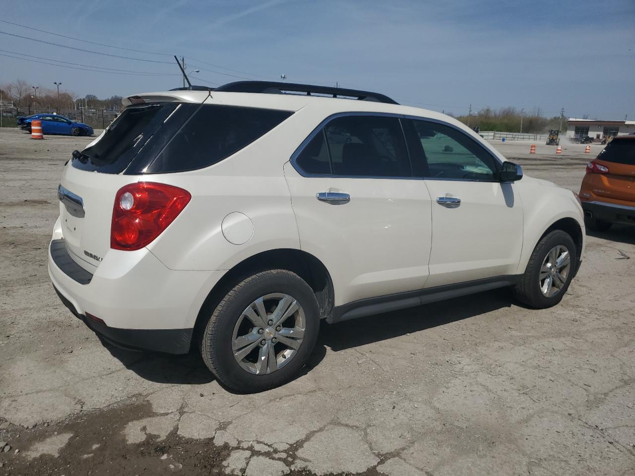 Photo 2 VIN: 1GNALCEK3FZ120930 - CHEVROLET EQUINOX 