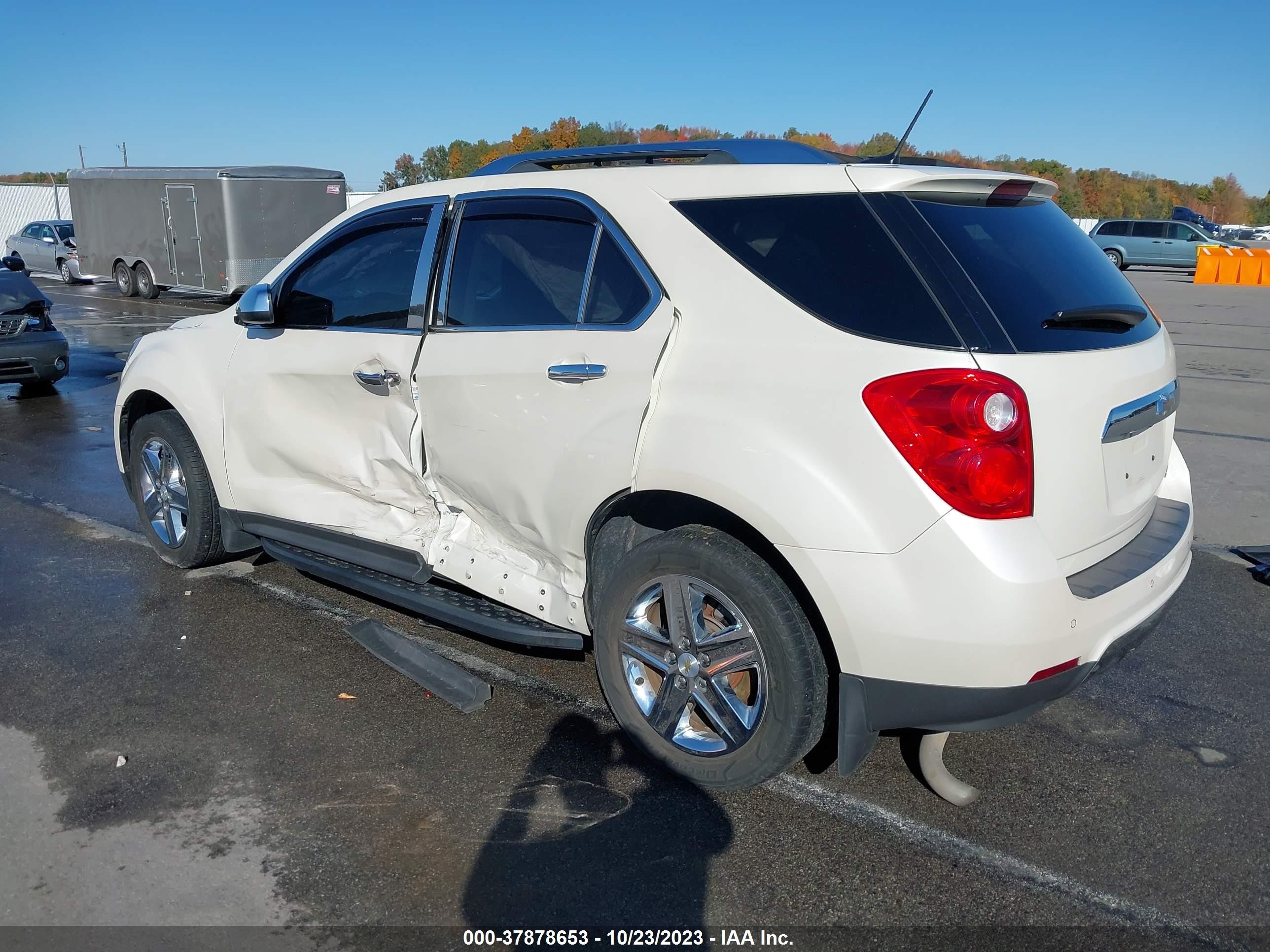 Photo 2 VIN: 1GNALDEK1EZ111549 - CHEVROLET EQUINOX 