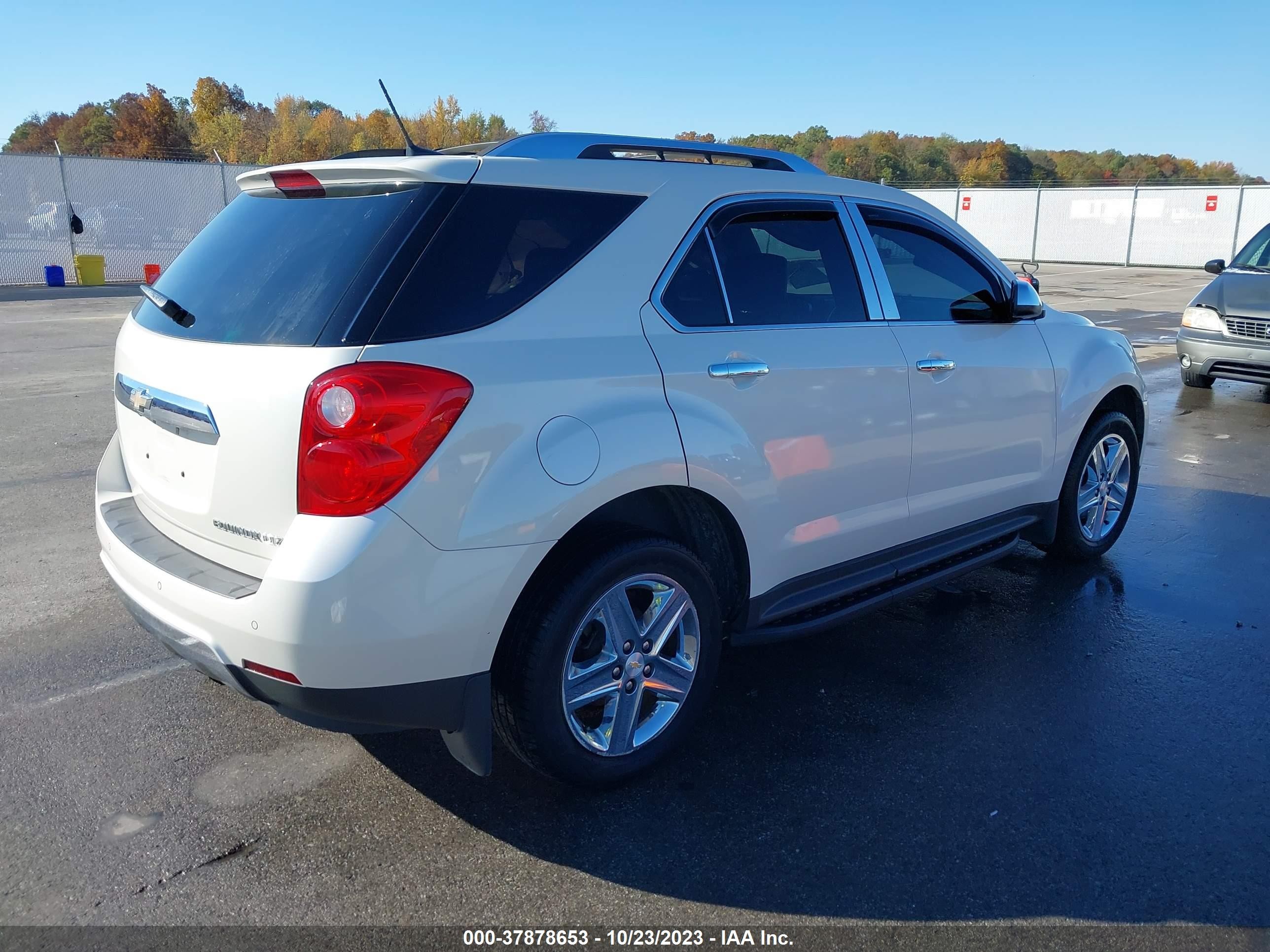 Photo 3 VIN: 1GNALDEK1EZ111549 - CHEVROLET EQUINOX 