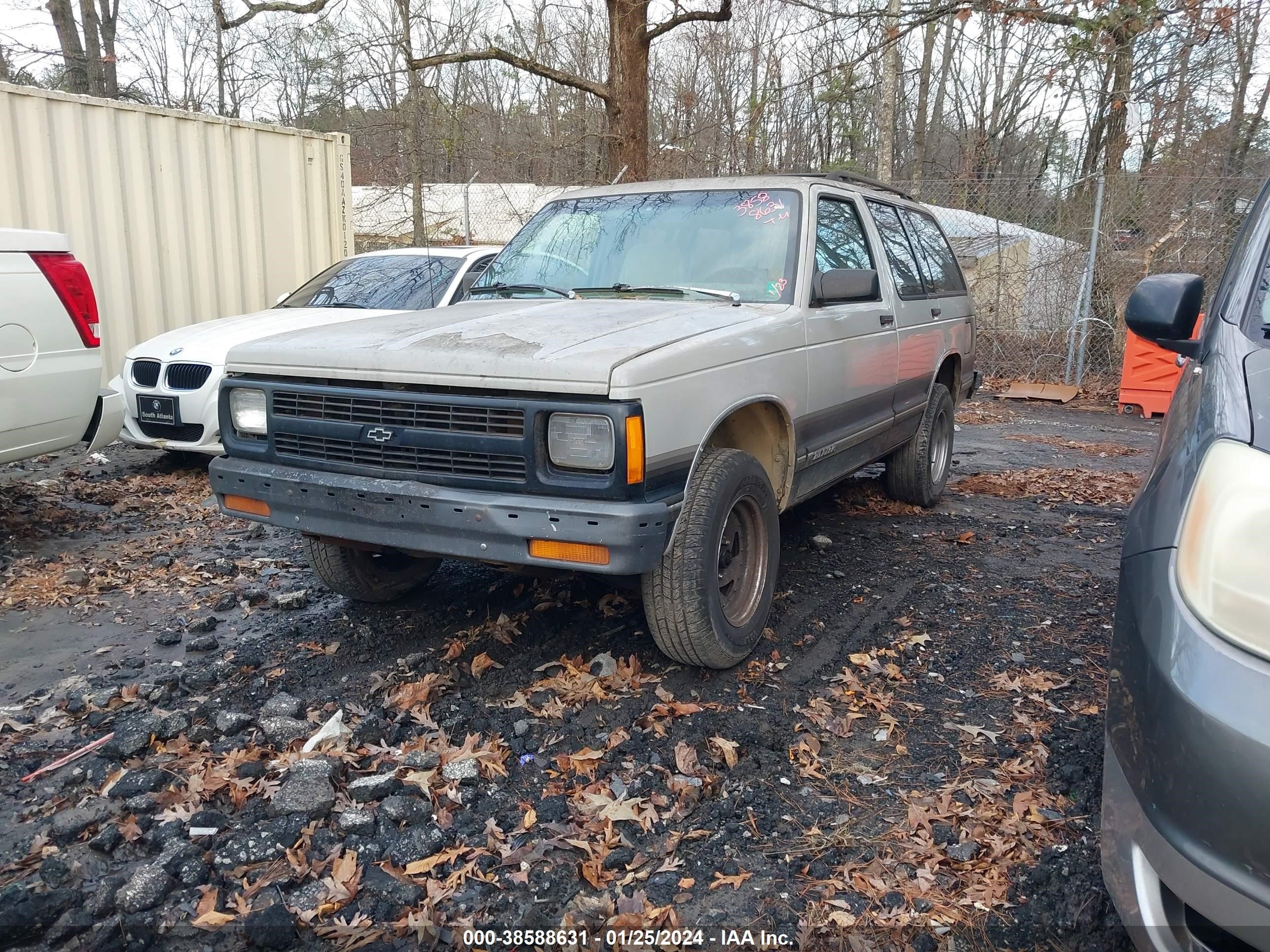 Photo 1 VIN: 1GNCS13W0P2107830 - CHEVROLET BLAZER 