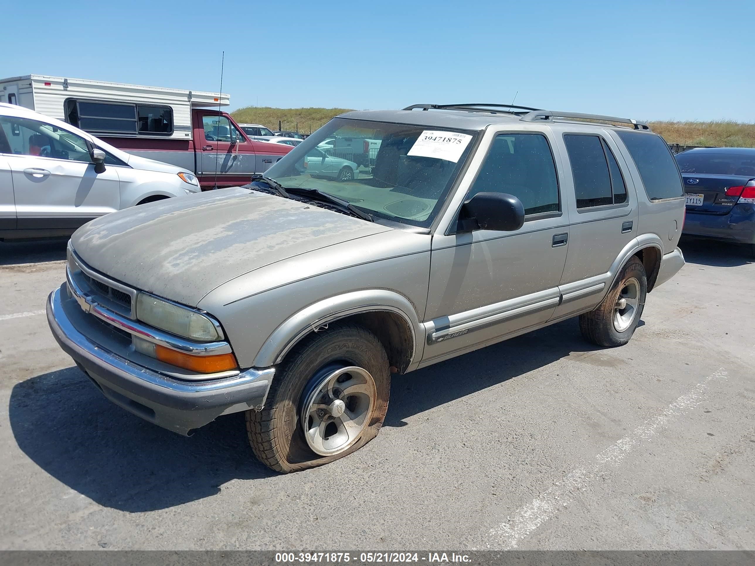 Photo 1 VIN: 1GNCS13W112135305 - CHEVROLET BLAZER 