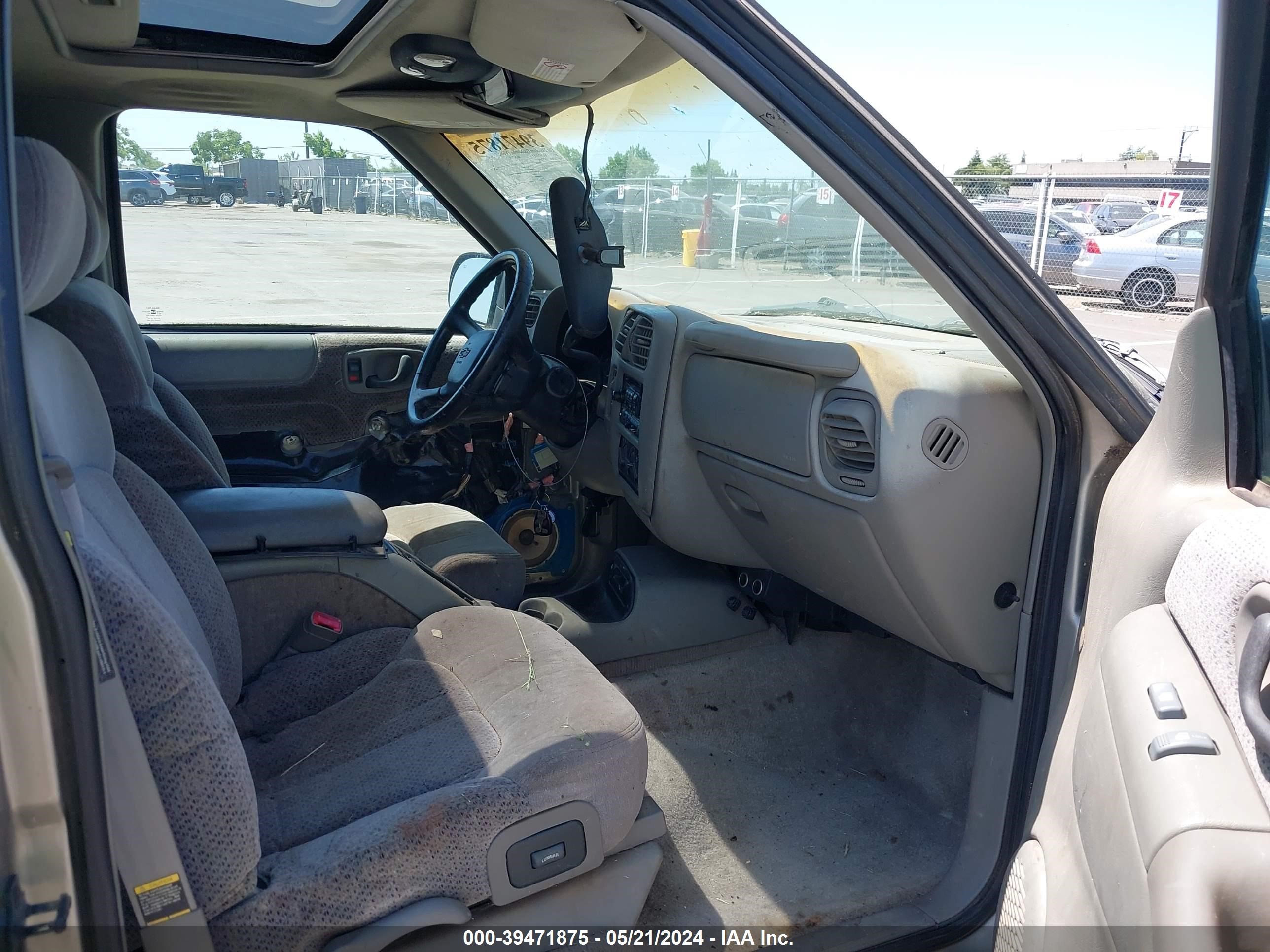 Photo 4 VIN: 1GNCS13W112135305 - CHEVROLET BLAZER 