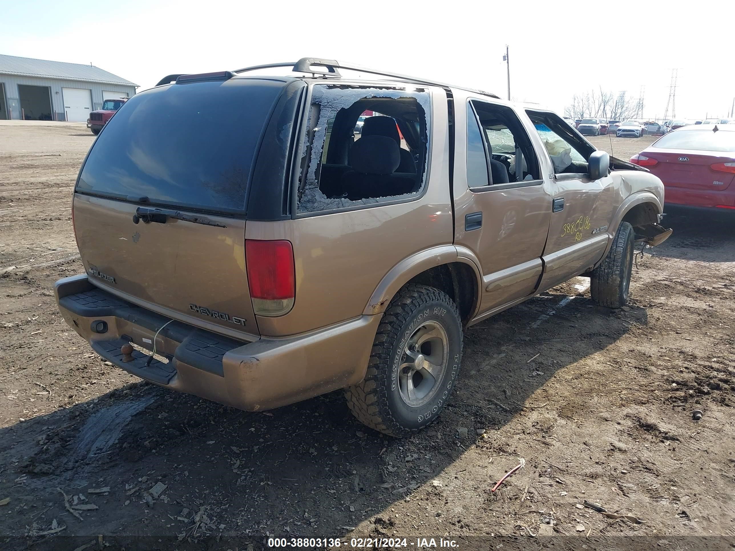 Photo 3 VIN: 1GNCS13W12K204625 - CHEVROLET BLAZER 