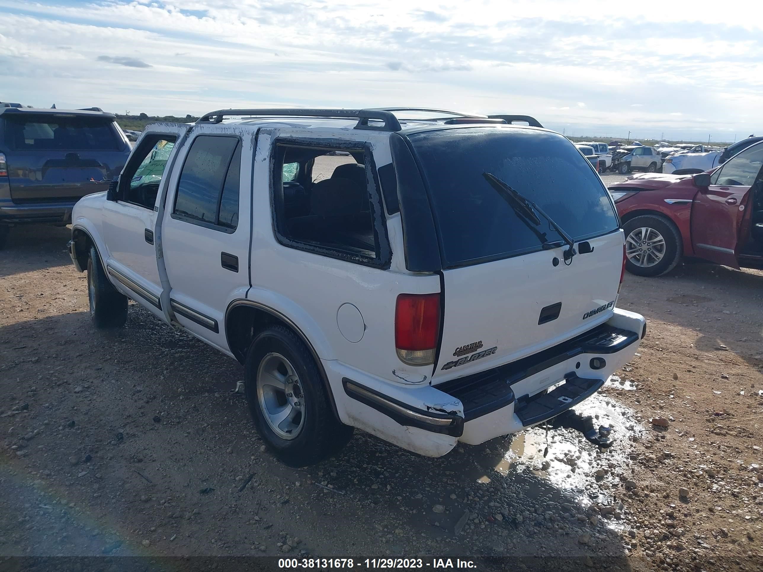 Photo 2 VIN: 1GNCS13W1X2207225 - CHEVROLET BLAZER 