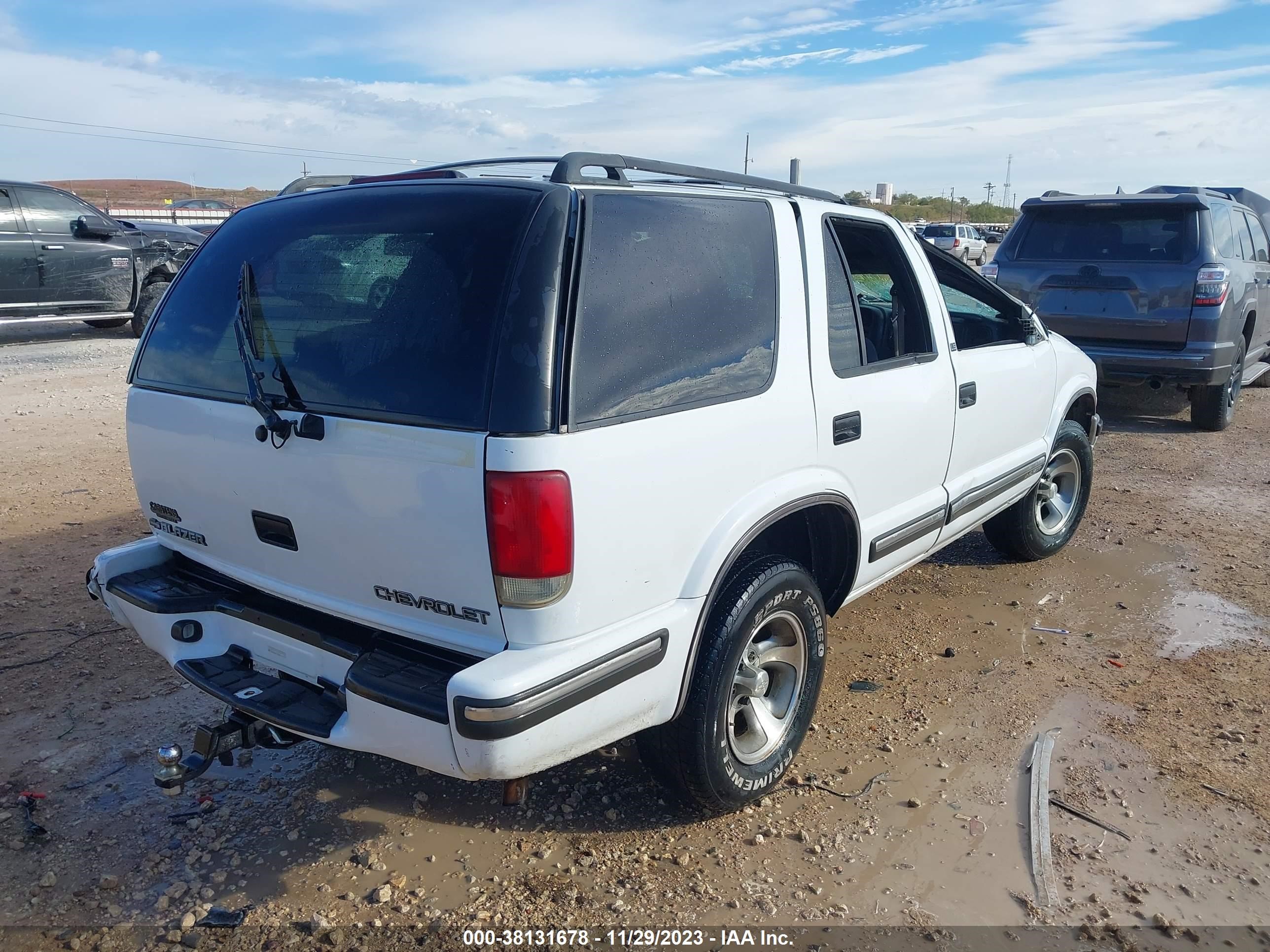 Photo 3 VIN: 1GNCS13W1X2207225 - CHEVROLET BLAZER 