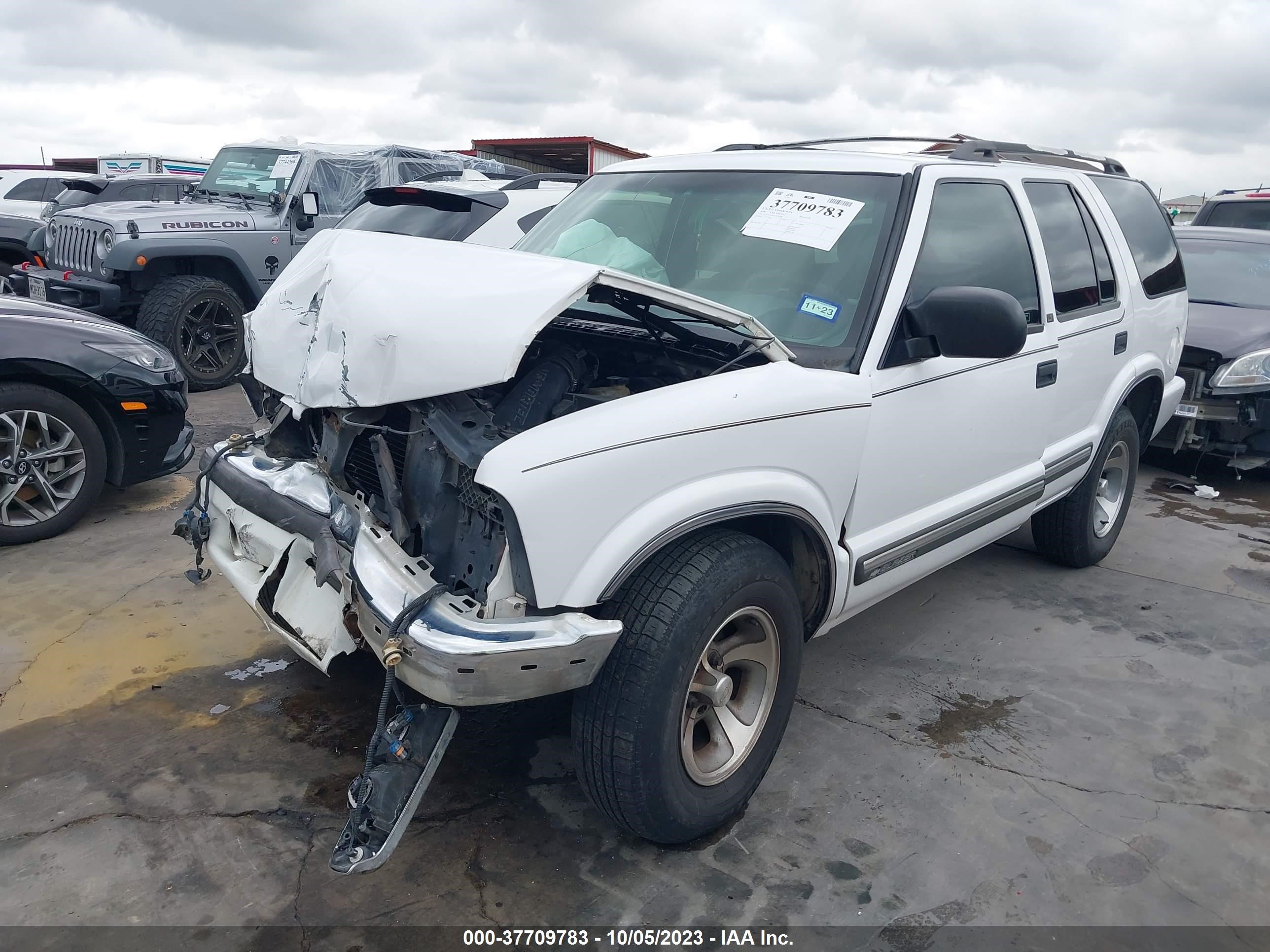 Photo 1 VIN: 1GNCS13W2Y2199766 - CHEVROLET BLAZER 