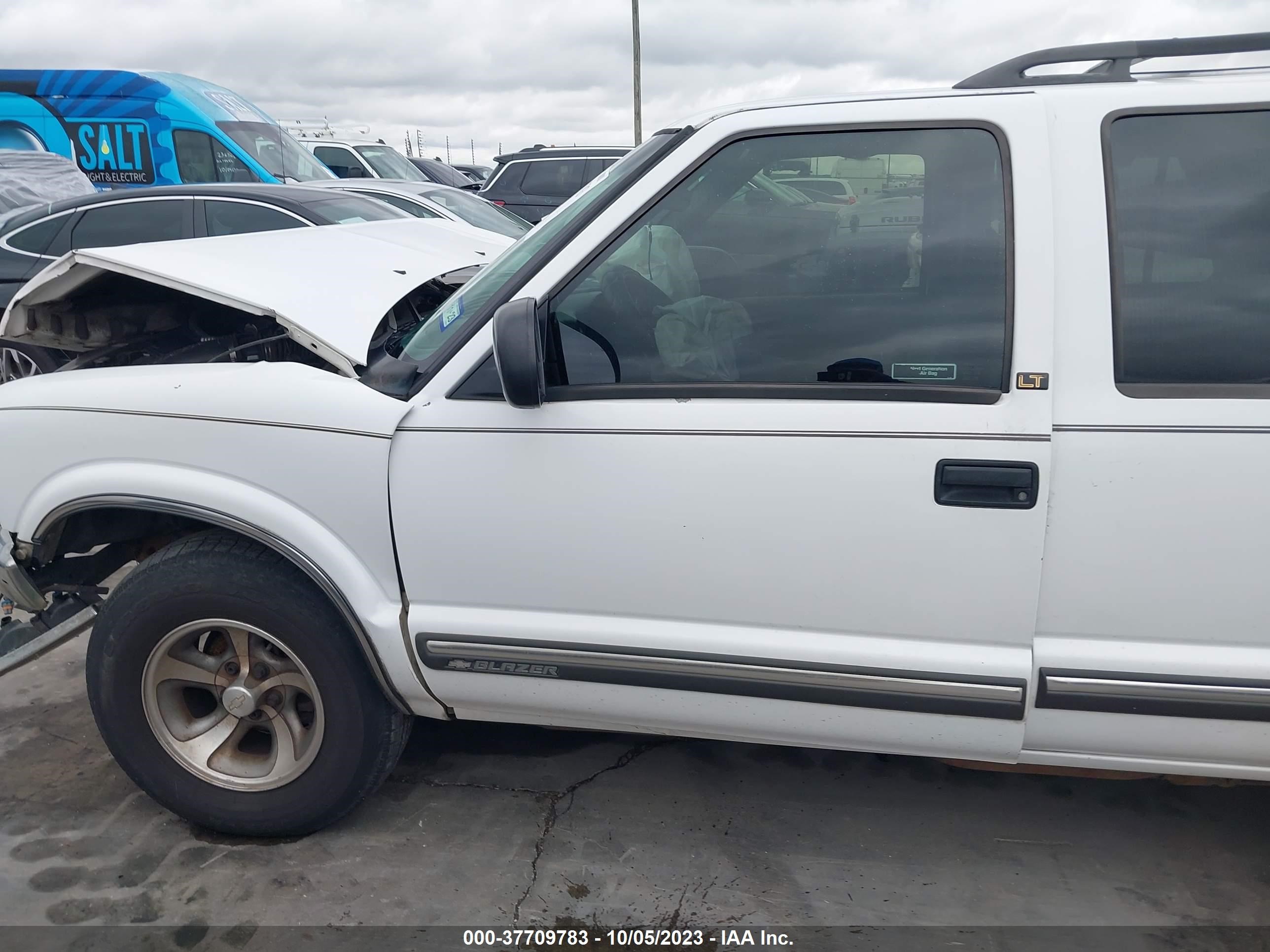 Photo 13 VIN: 1GNCS13W2Y2199766 - CHEVROLET BLAZER 