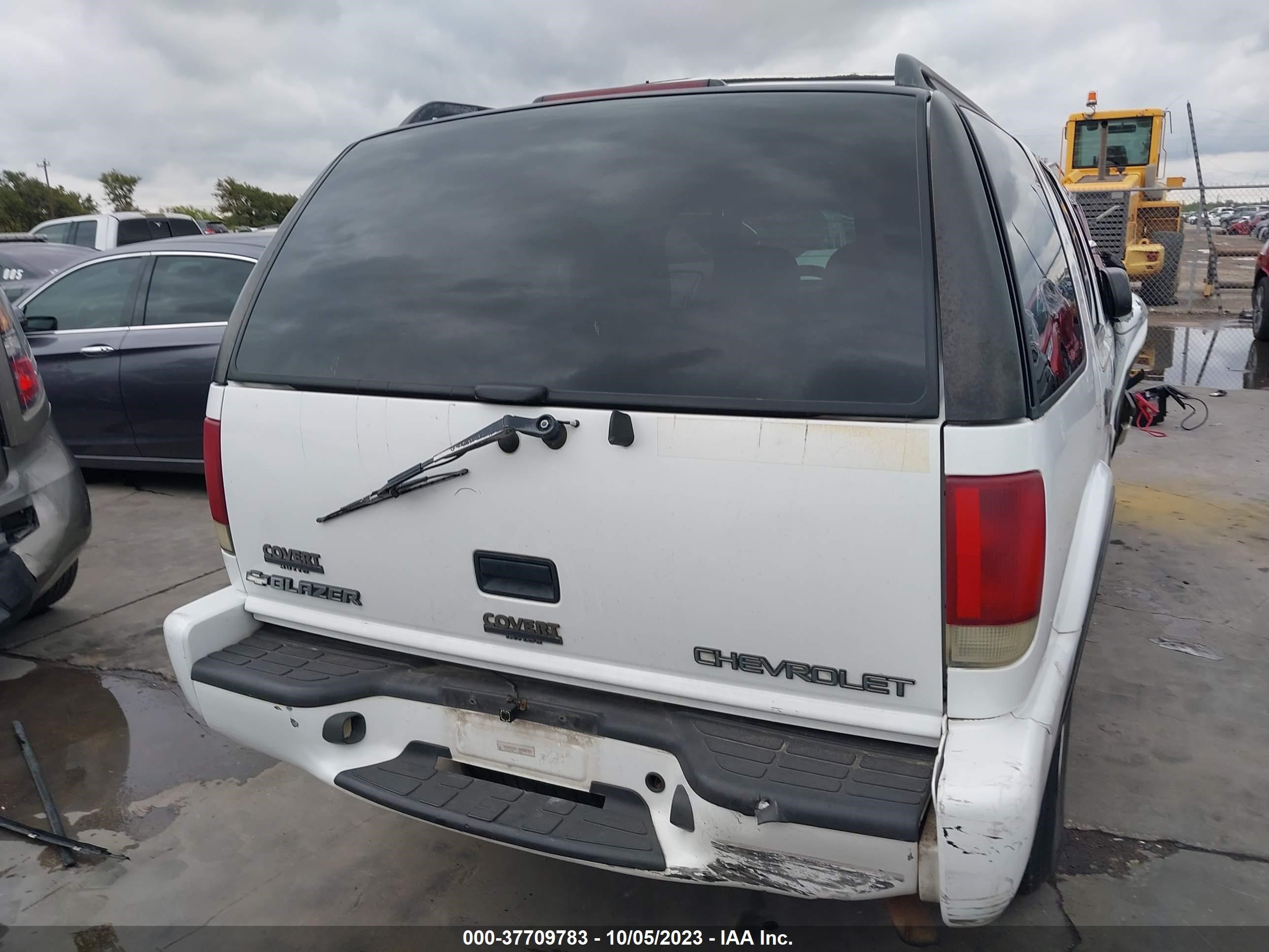 Photo 15 VIN: 1GNCS13W2Y2199766 - CHEVROLET BLAZER 