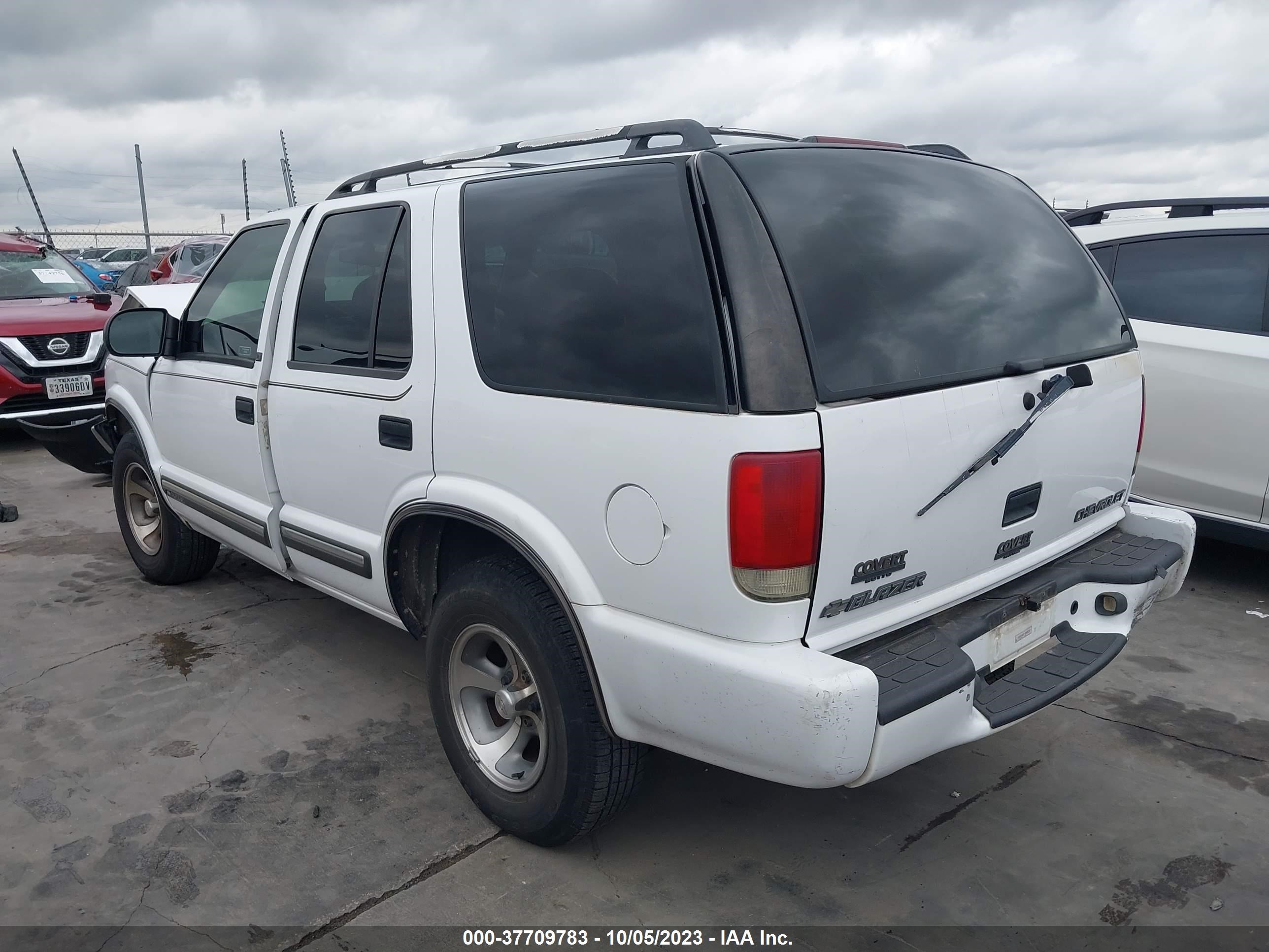 Photo 2 VIN: 1GNCS13W2Y2199766 - CHEVROLET BLAZER 