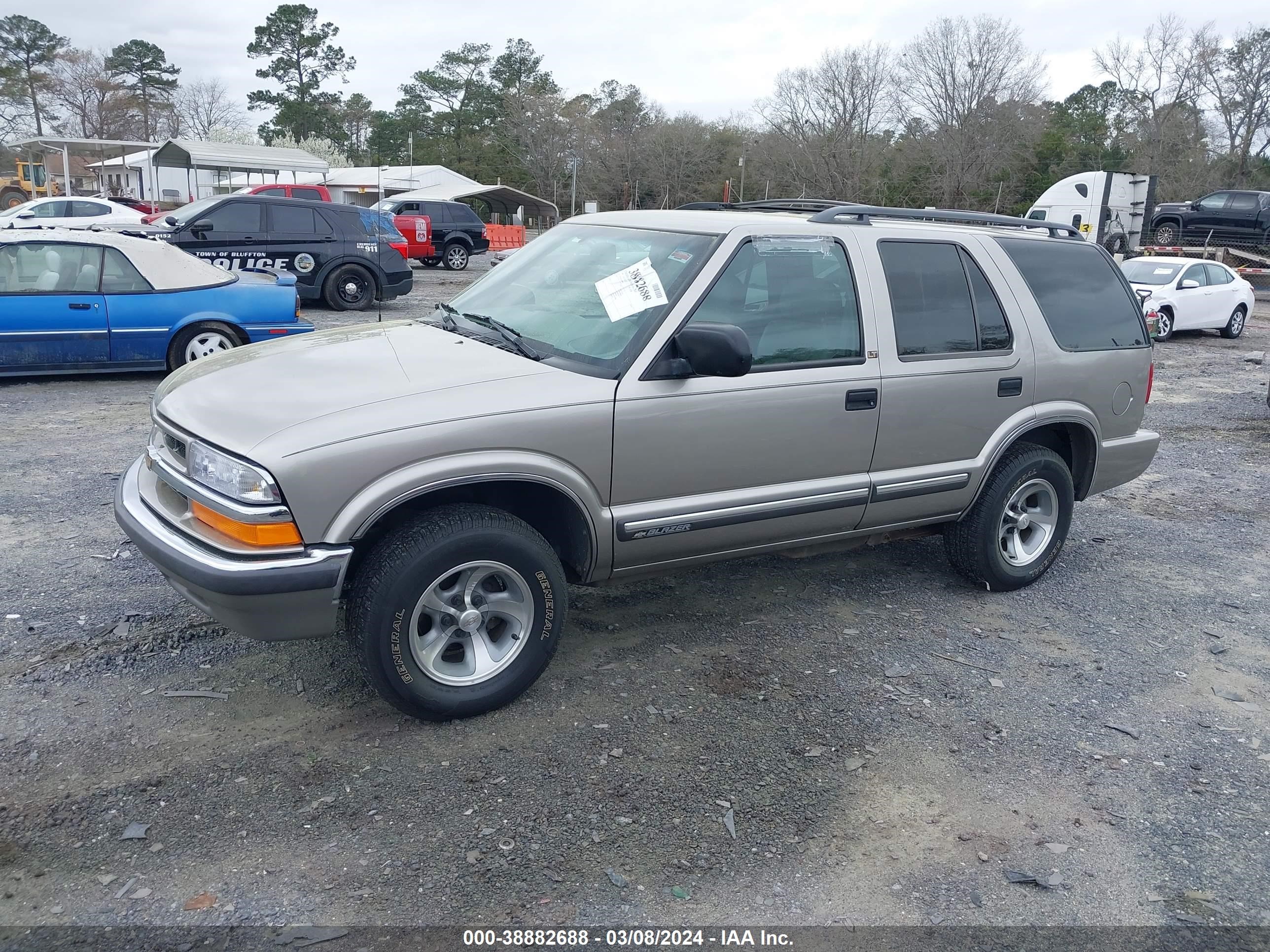 Photo 1 VIN: 1GNCS13W2Y2368880 - CHEVROLET BLAZER 