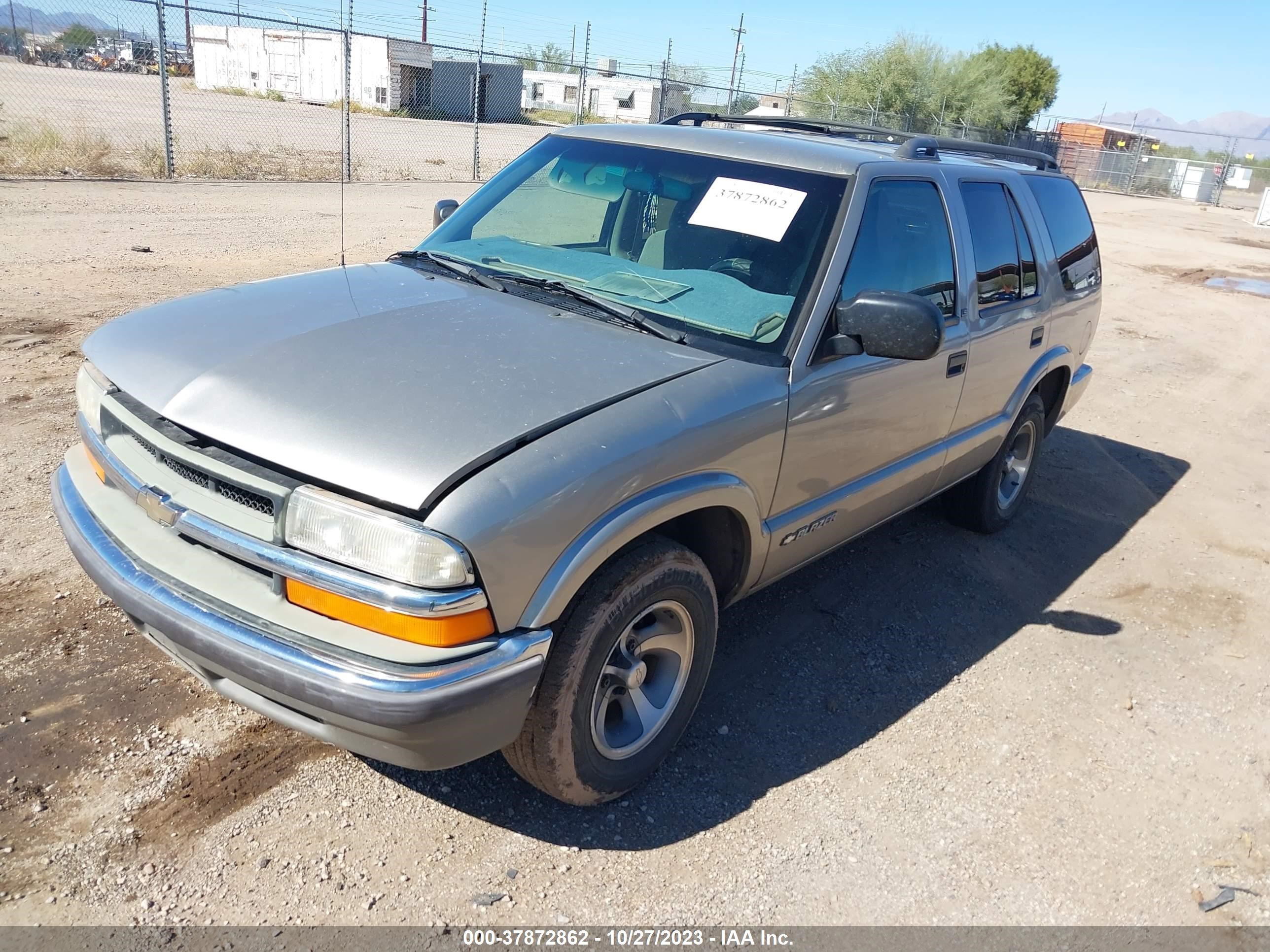 Photo 1 VIN: 1GNCS13W2YK201175 - CHEVROLET BLAZER 