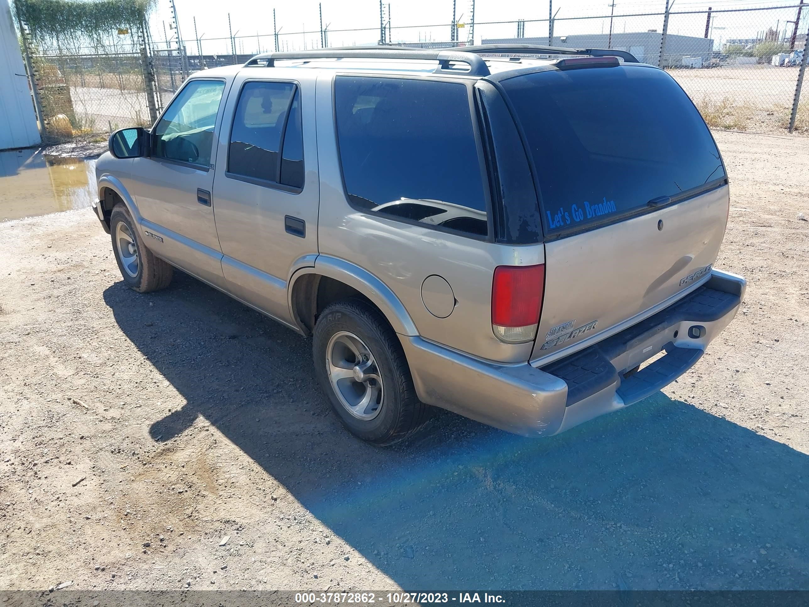 Photo 2 VIN: 1GNCS13W2YK201175 - CHEVROLET BLAZER 