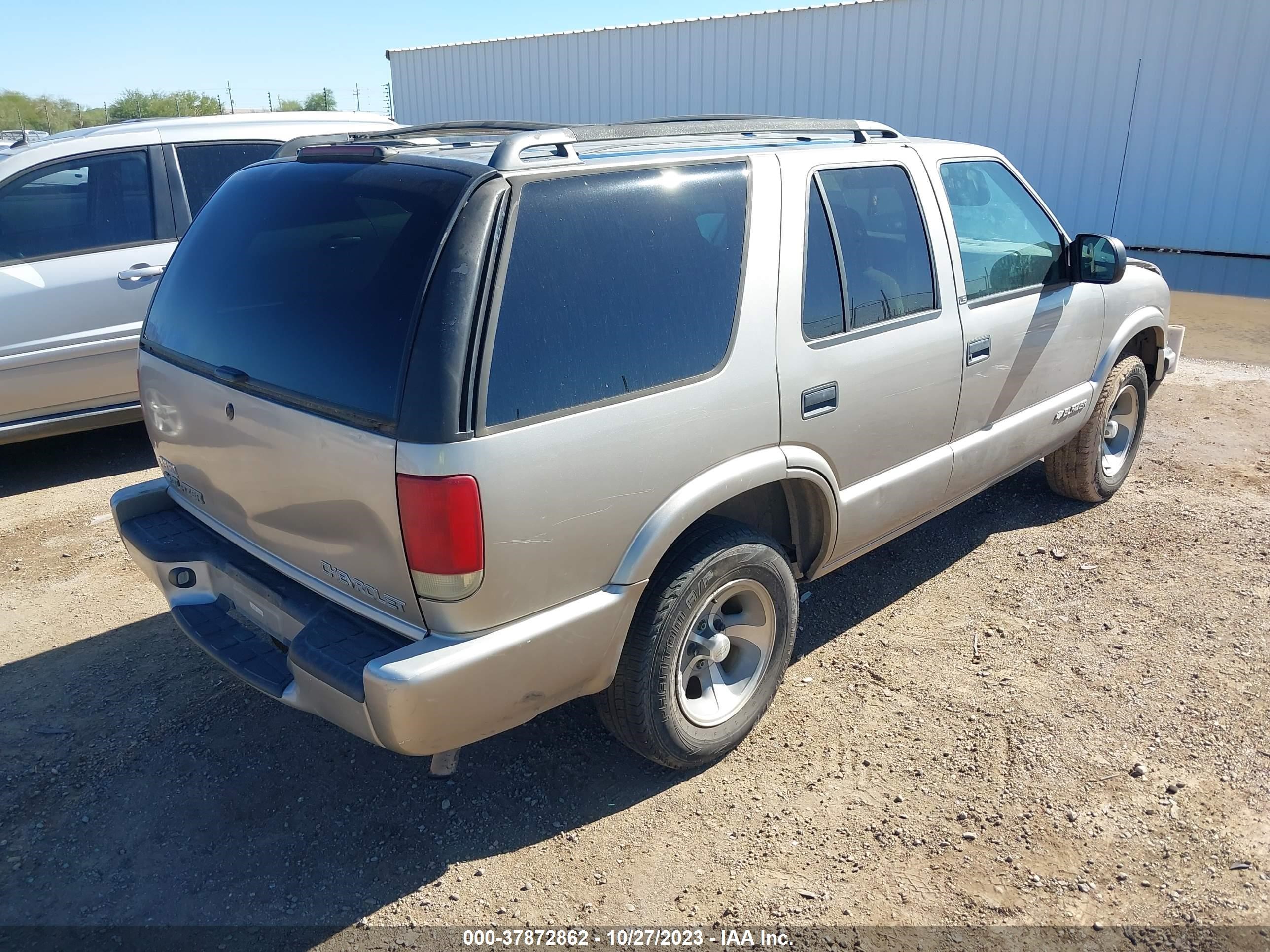 Photo 3 VIN: 1GNCS13W2YK201175 - CHEVROLET BLAZER 