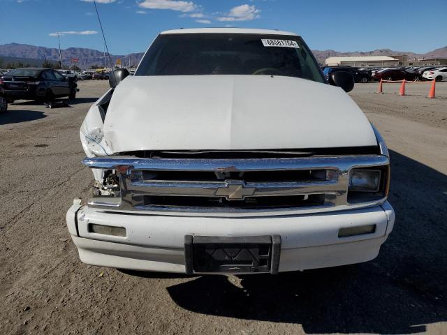 Photo 4 VIN: 1GNCS13W3T2217958 - CHEVROLET BLAZER 