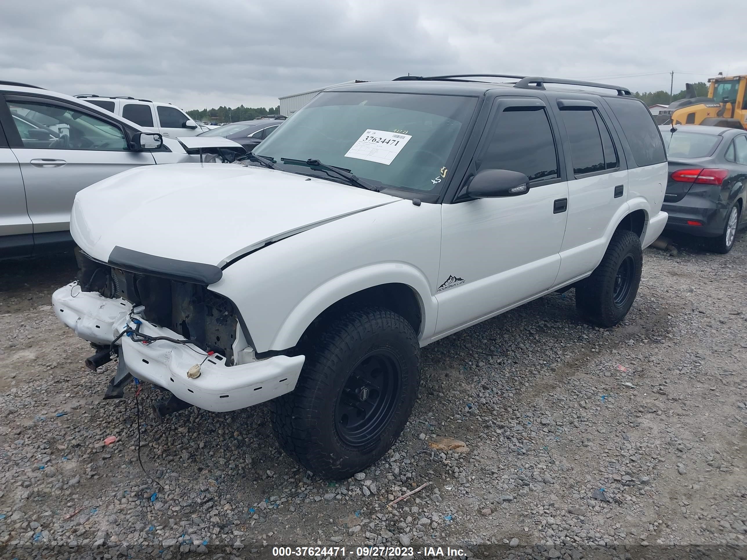 Photo 1 VIN: 1GNCS13W3W2170774 - CHEVROLET BLAZER 