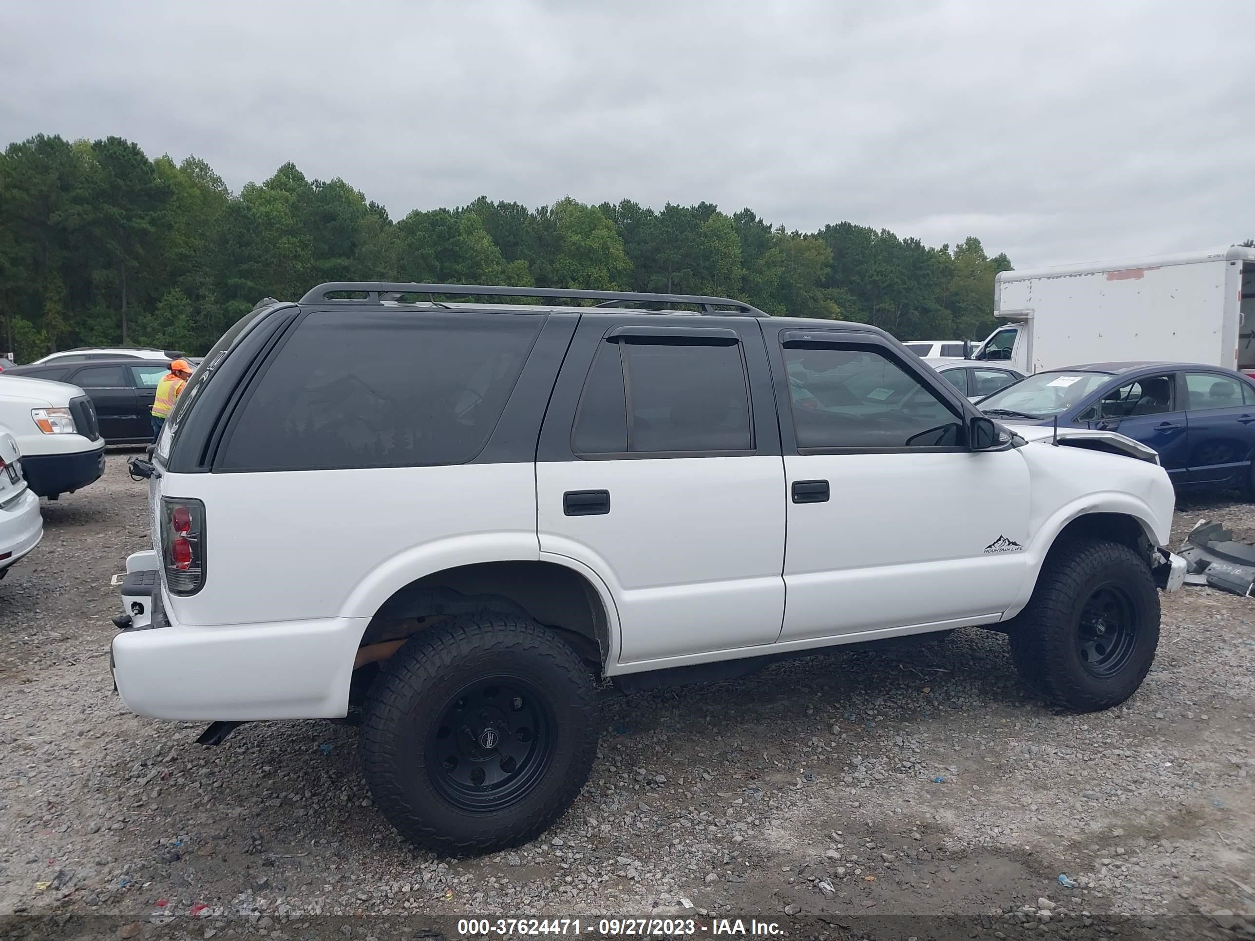 Photo 13 VIN: 1GNCS13W3W2170774 - CHEVROLET BLAZER 