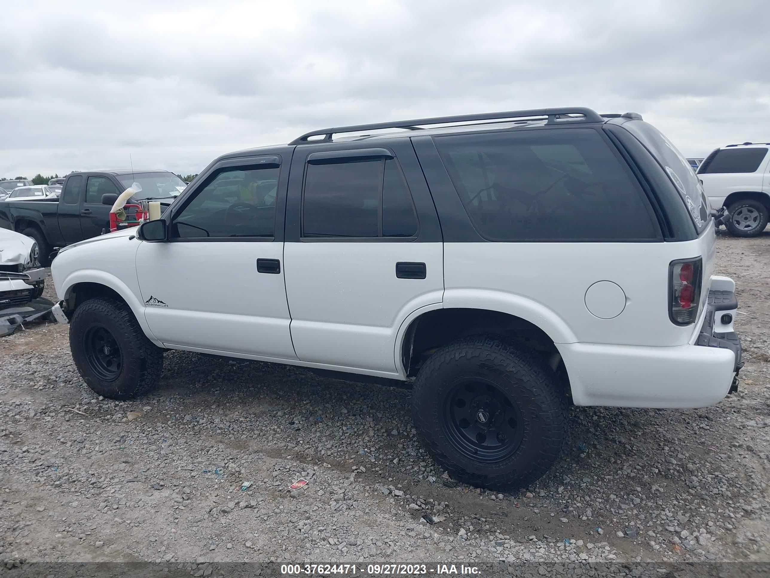 Photo 14 VIN: 1GNCS13W3W2170774 - CHEVROLET BLAZER 