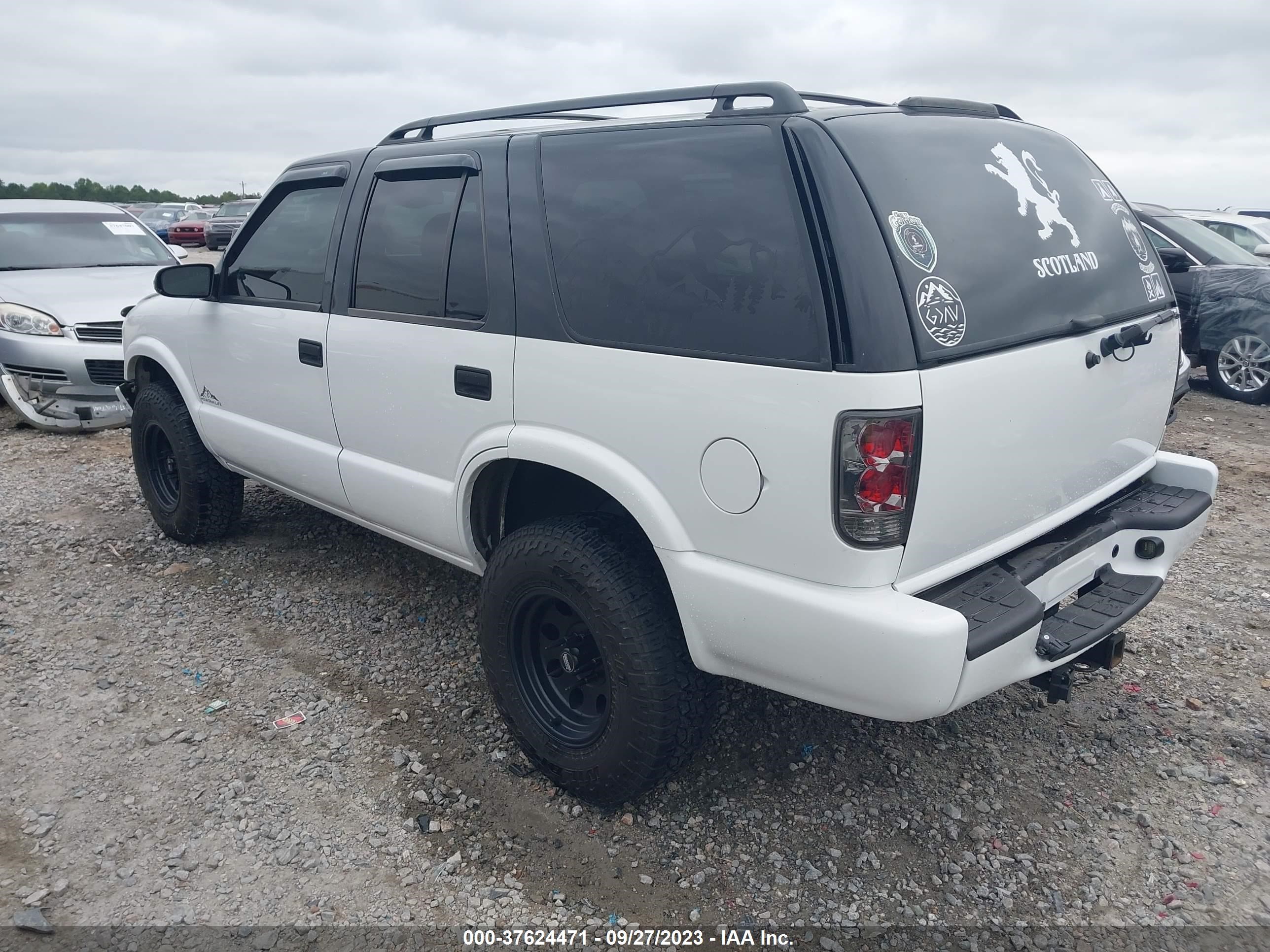 Photo 2 VIN: 1GNCS13W3W2170774 - CHEVROLET BLAZER 