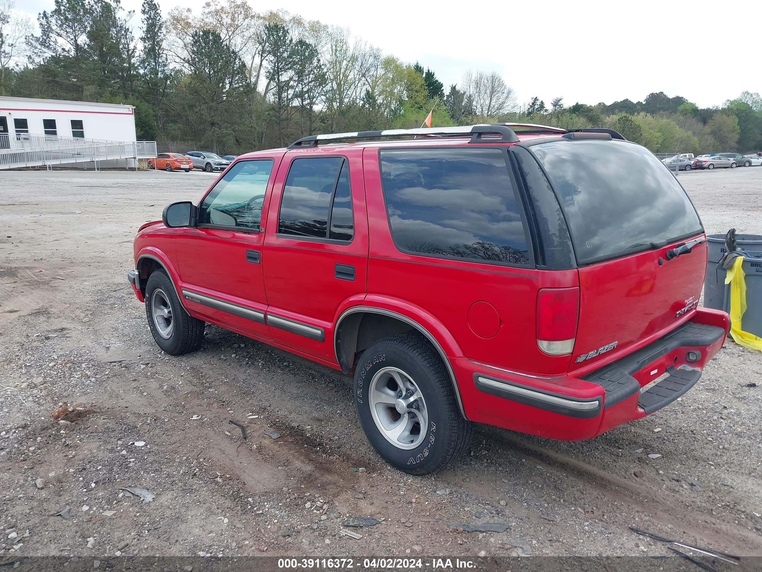 Photo 2 VIN: 1GNCS13W3XK109815 - CHEVROLET BLAZER 