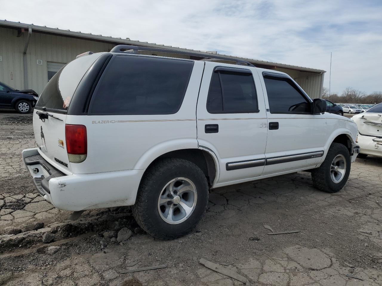 Photo 2 VIN: 1GNCS13W41K254126 - CHEVROLET BLAZER 