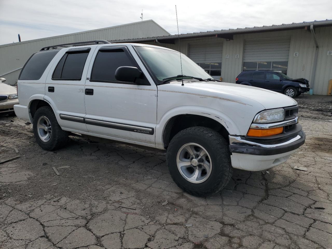 Photo 3 VIN: 1GNCS13W41K254126 - CHEVROLET BLAZER 