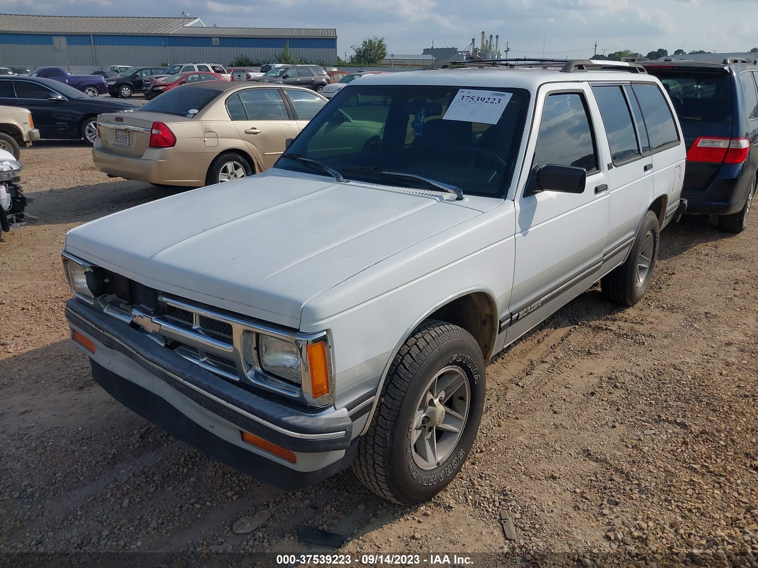 Photo 1 VIN: 1GNCS13W5R2149798 - CHEVROLET BLAZER 