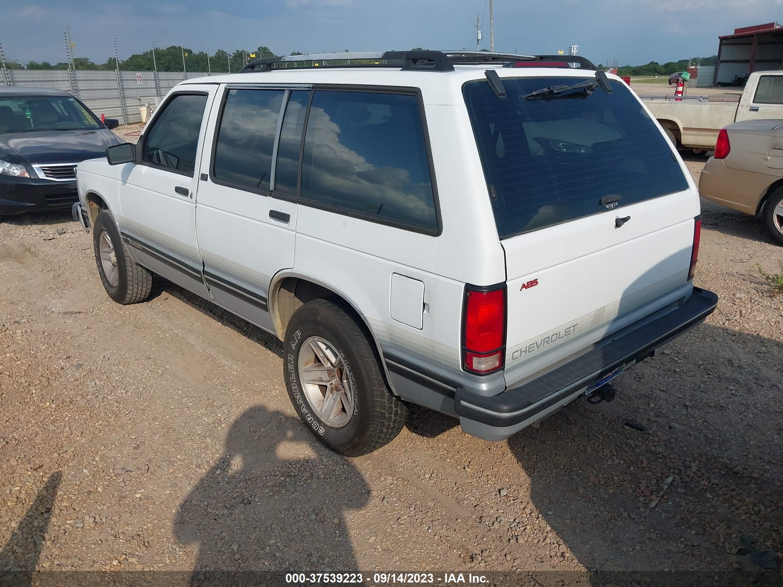 Photo 2 VIN: 1GNCS13W5R2149798 - CHEVROLET BLAZER 