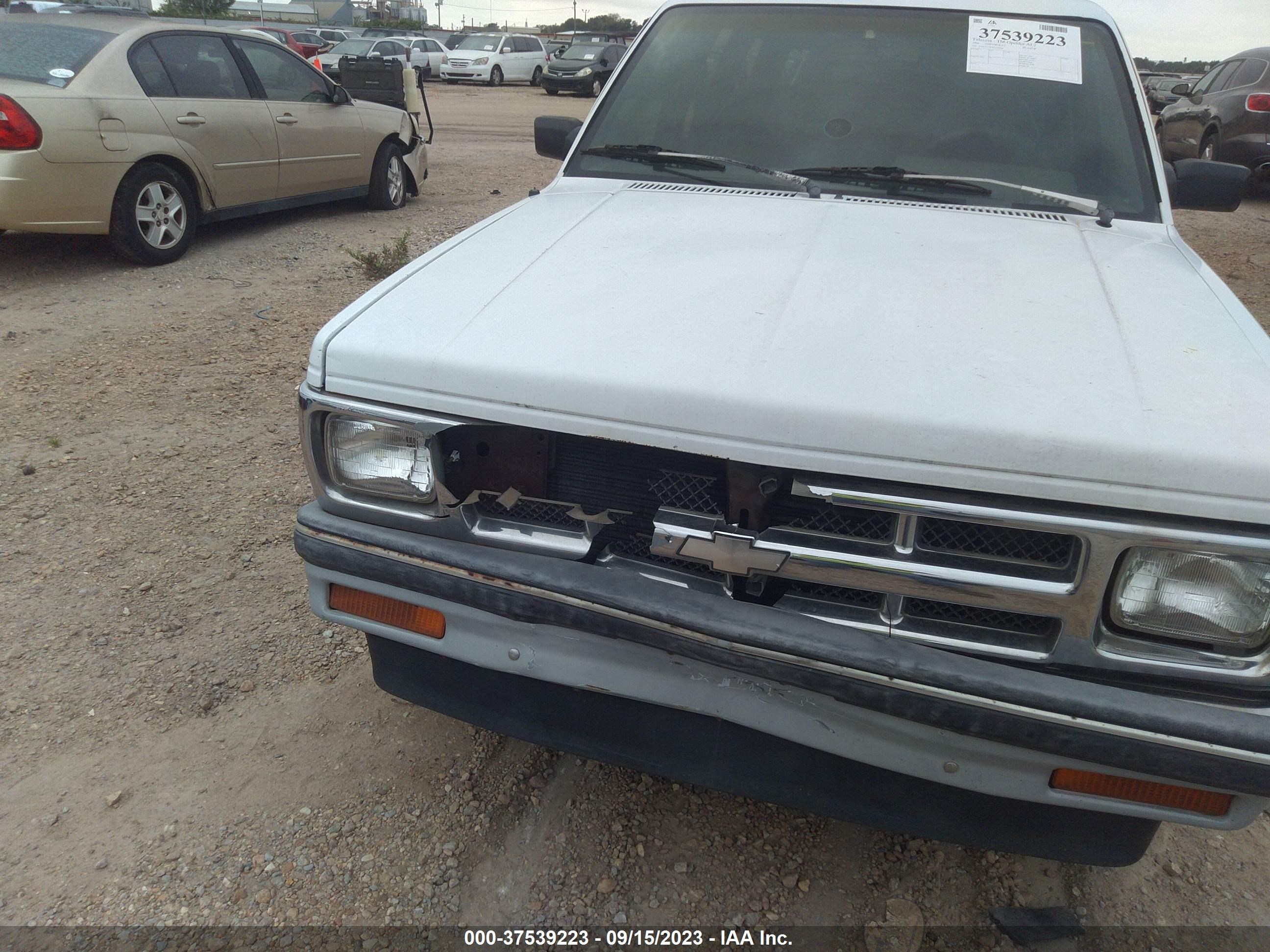 Photo 5 VIN: 1GNCS13W5R2149798 - CHEVROLET BLAZER 