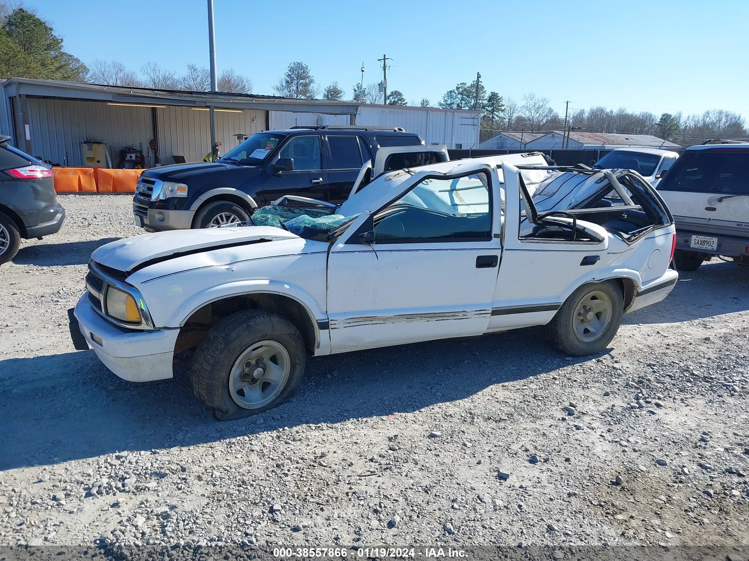 Photo 1 VIN: 1GNCS13W5SK158507 - CHEVROLET BLAZER 