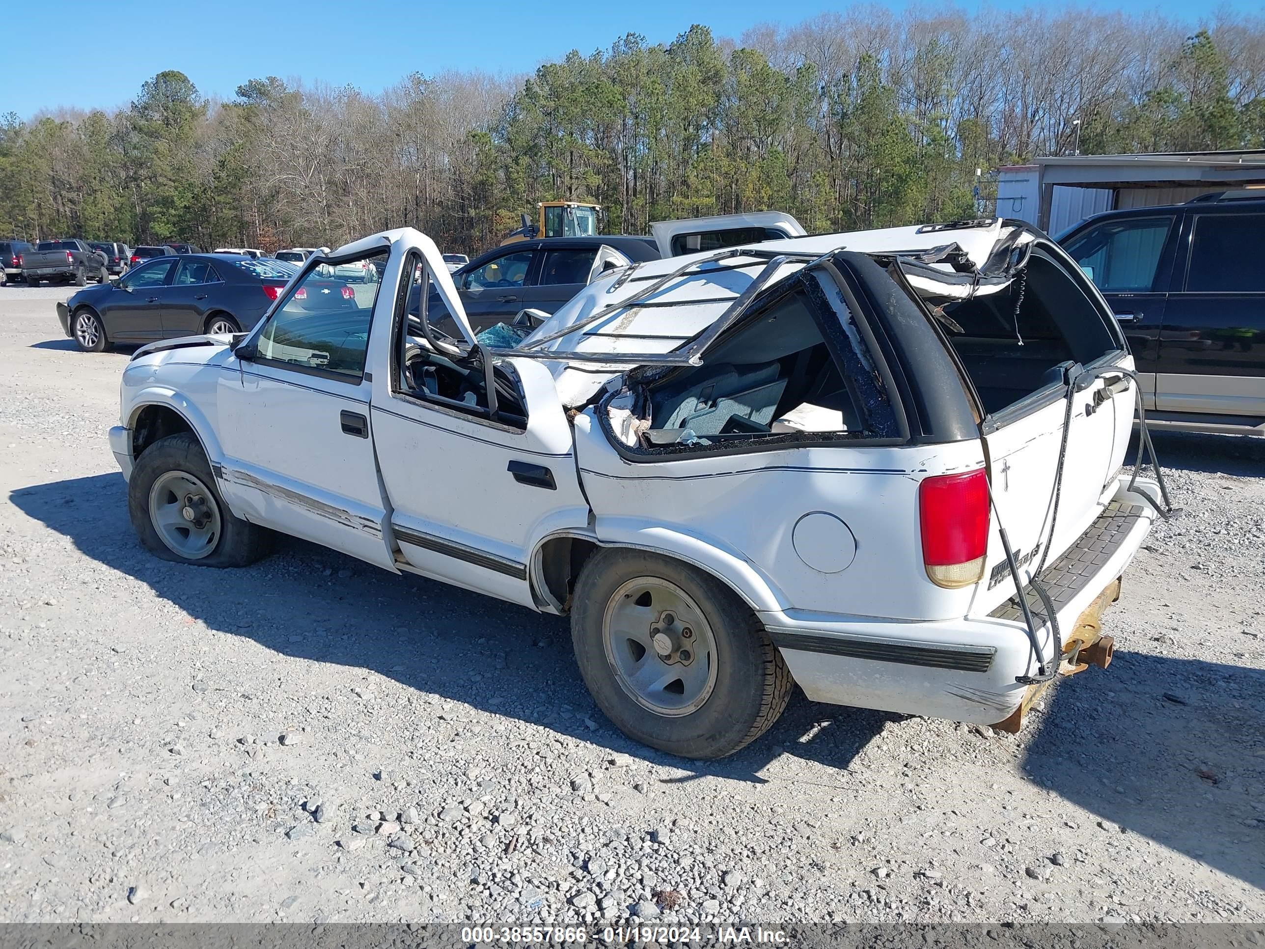 Photo 2 VIN: 1GNCS13W5SK158507 - CHEVROLET BLAZER 