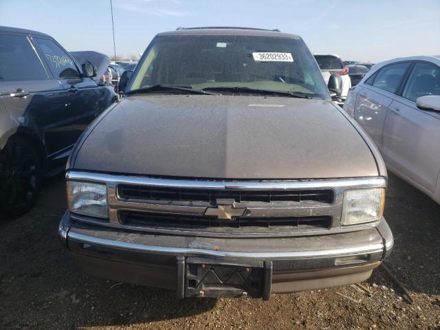 Photo 4 VIN: 1GNCS13W5V2224381 - CHEVROLET BLAZER 