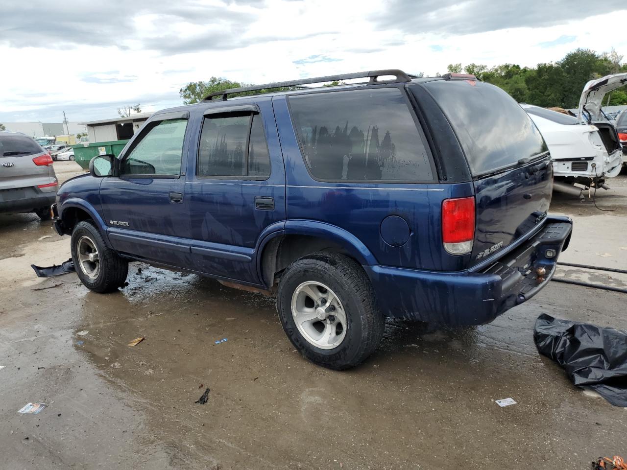 Photo 1 VIN: 1GNCS13W62K120879 - CHEVROLET BLAZER 