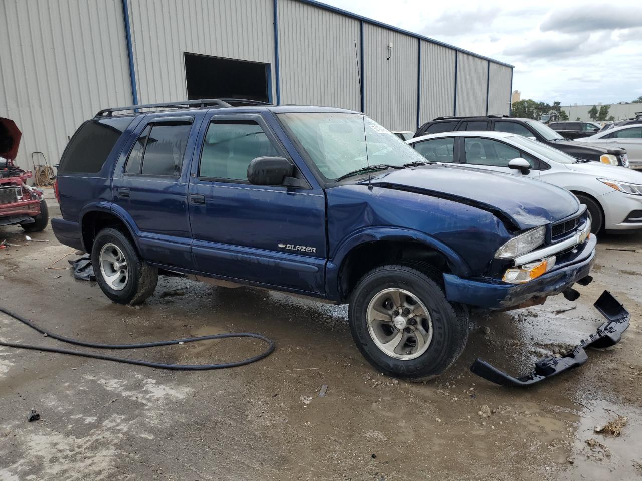 Photo 3 VIN: 1GNCS13W62K120879 - CHEVROLET BLAZER 