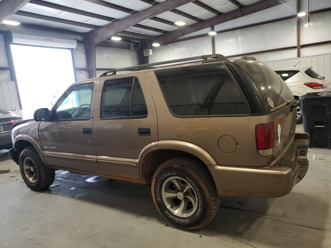 Photo 1 VIN: 1GNCS13W62K210422 - CHEVROLET BLAZER 