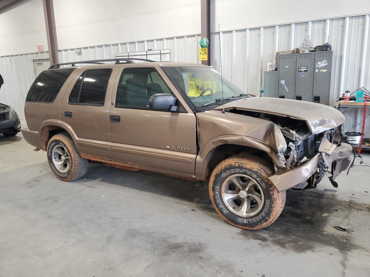 Photo 3 VIN: 1GNCS13W62K210422 - CHEVROLET BLAZER 