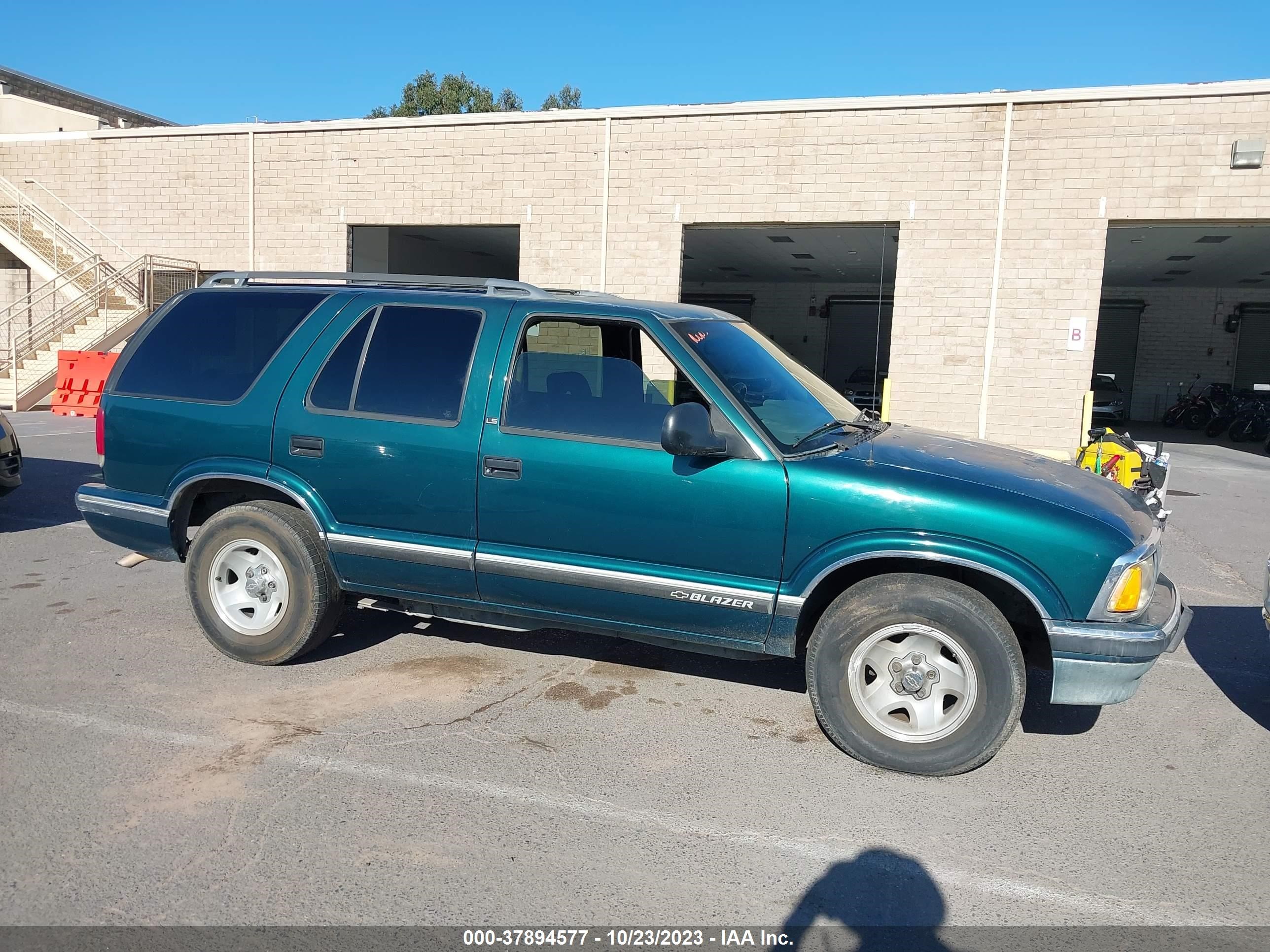 Photo 12 VIN: 1GNCS13W6T2296283 - CHEVROLET BLAZER 