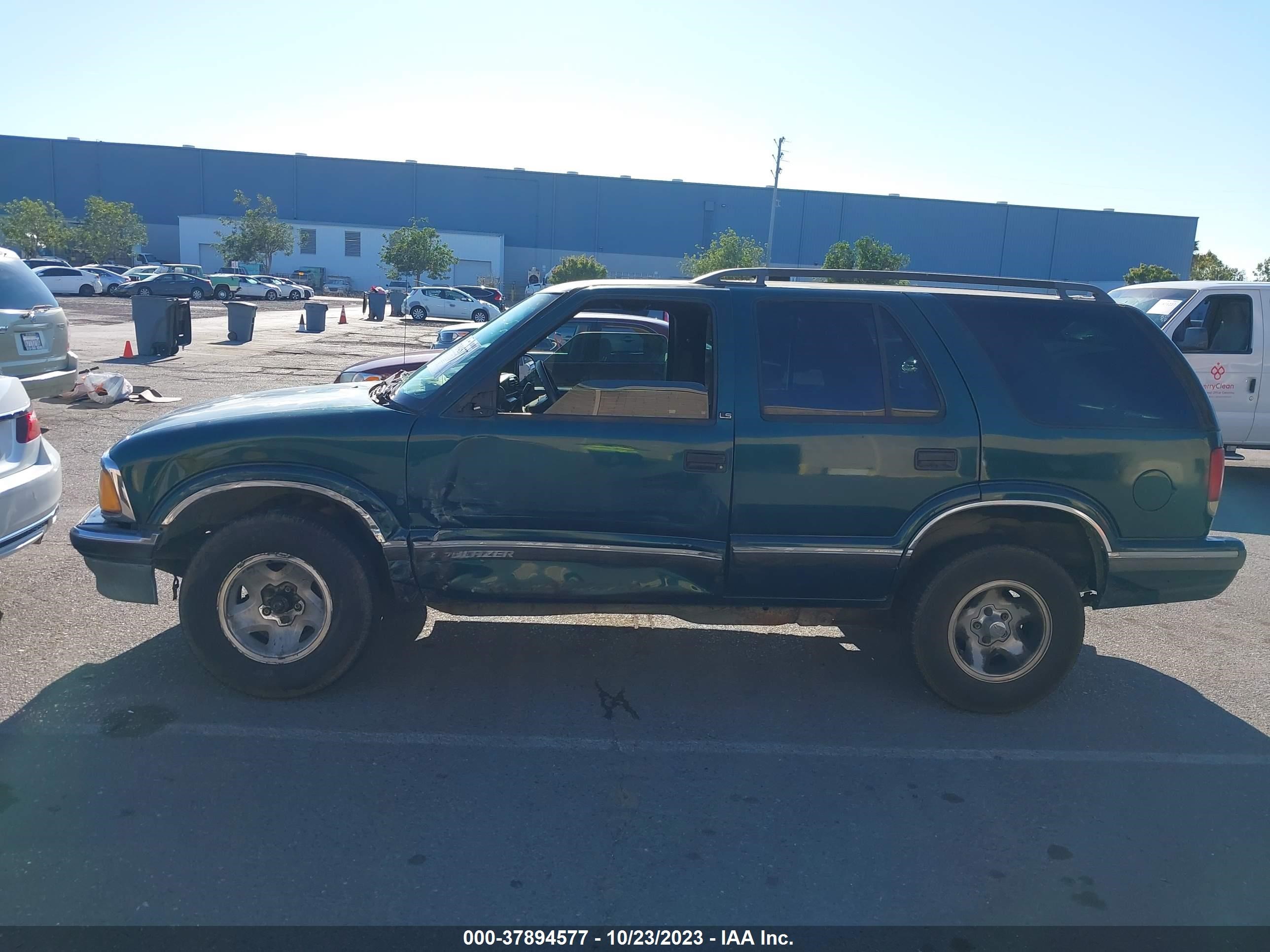 Photo 13 VIN: 1GNCS13W6T2296283 - CHEVROLET BLAZER 