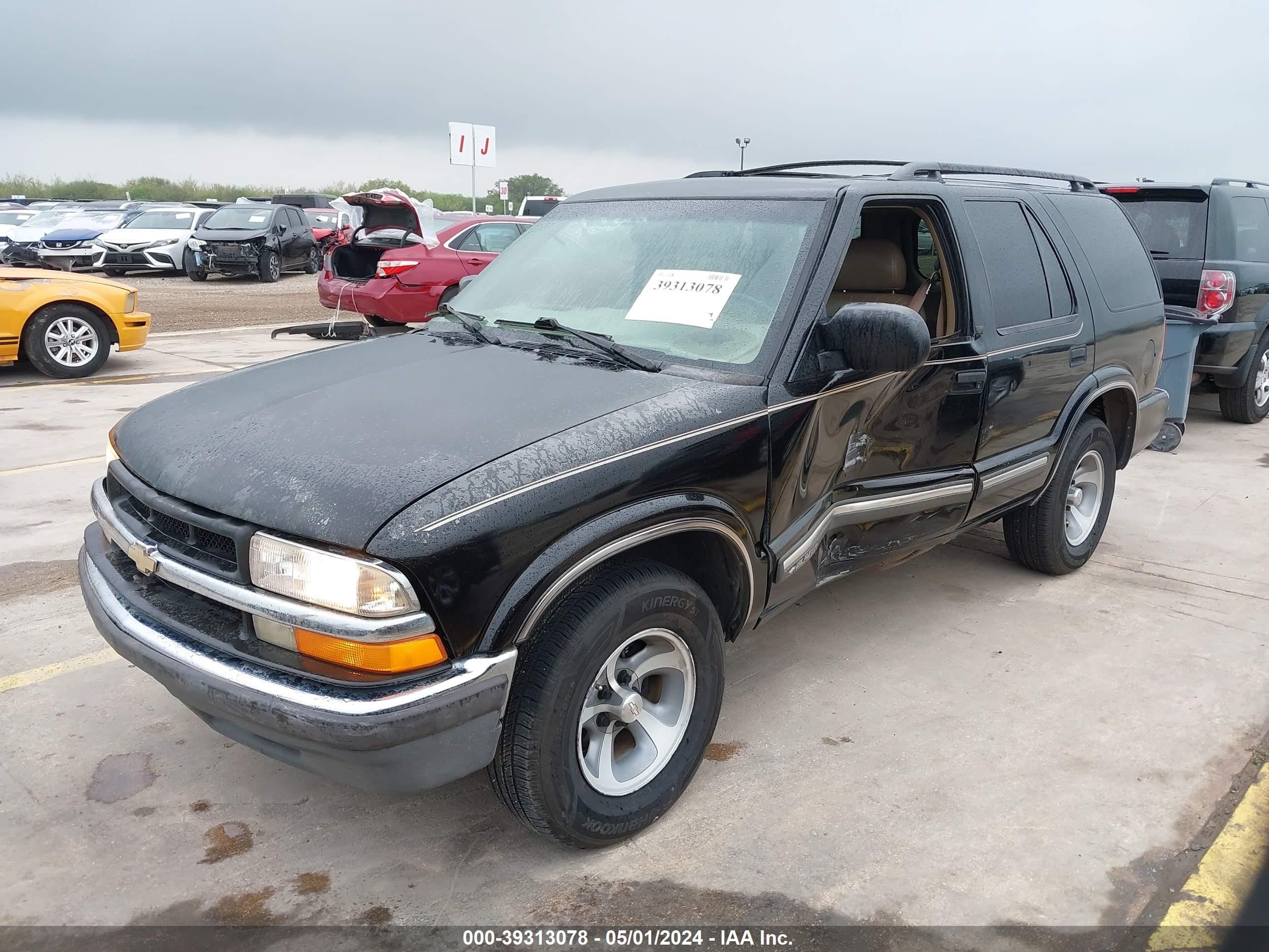 Photo 1 VIN: 1GNCS13W7Y2172059 - CHEVROLET BLAZER 