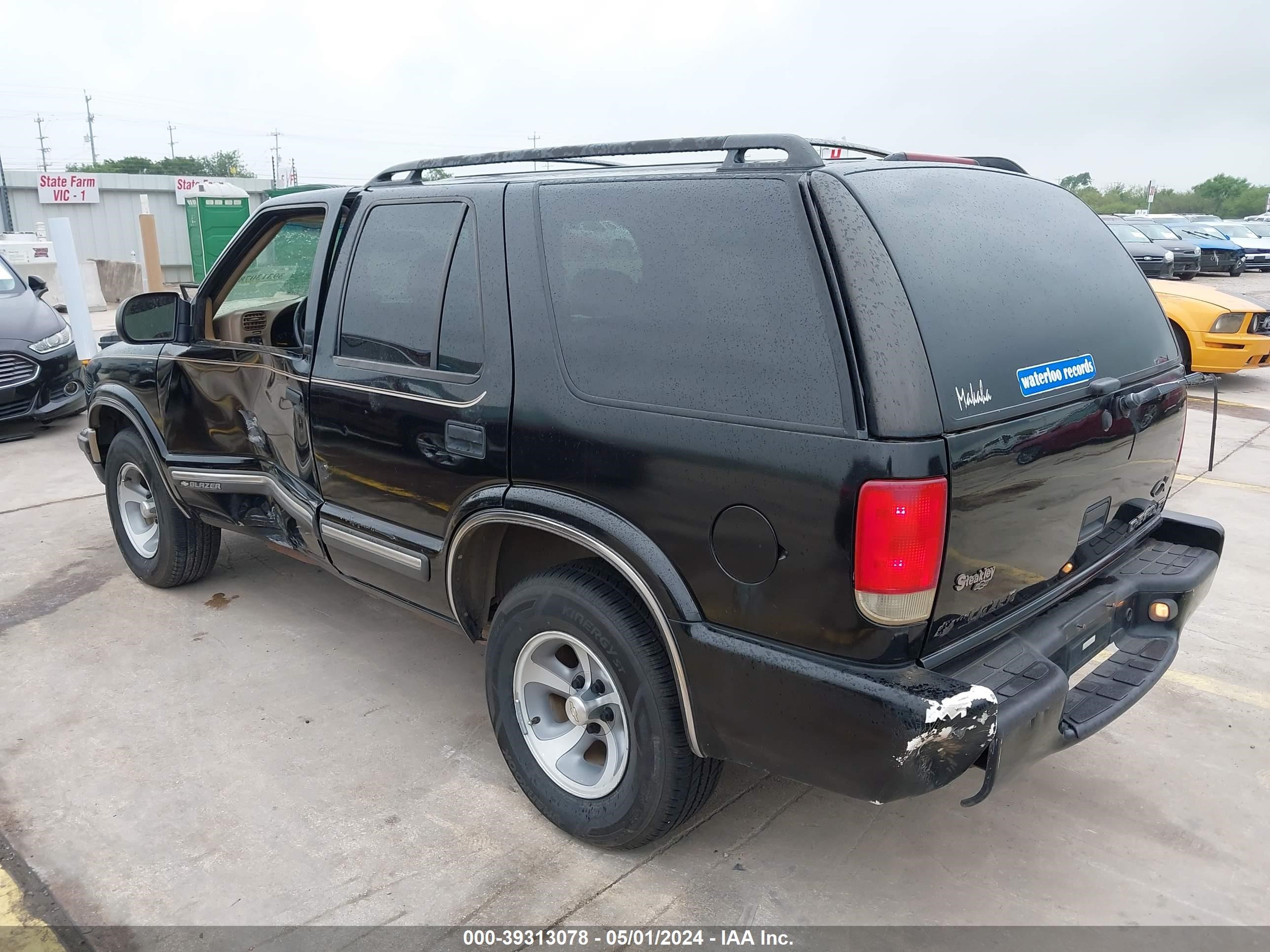 Photo 2 VIN: 1GNCS13W7Y2172059 - CHEVROLET BLAZER 