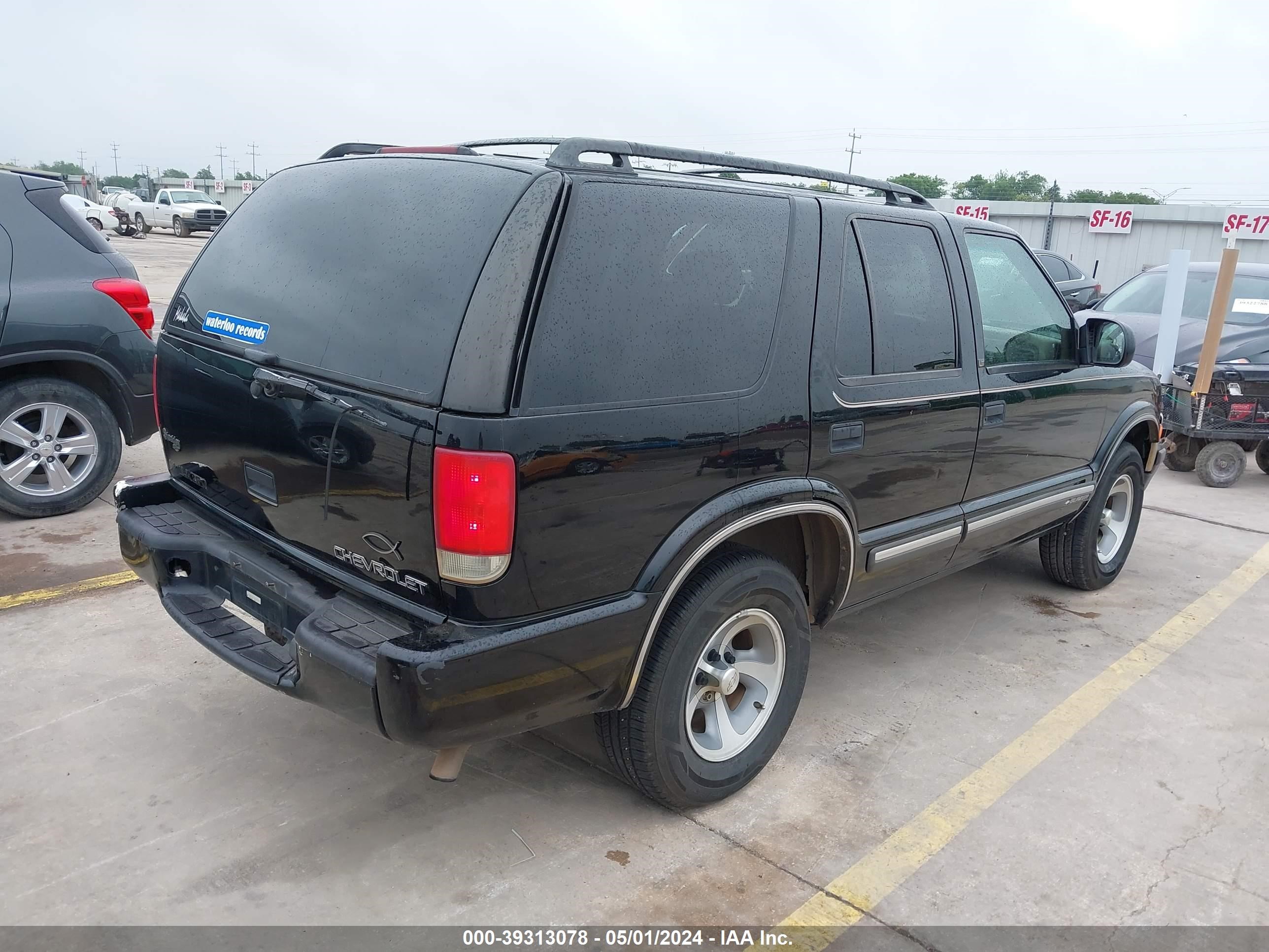 Photo 3 VIN: 1GNCS13W7Y2172059 - CHEVROLET BLAZER 