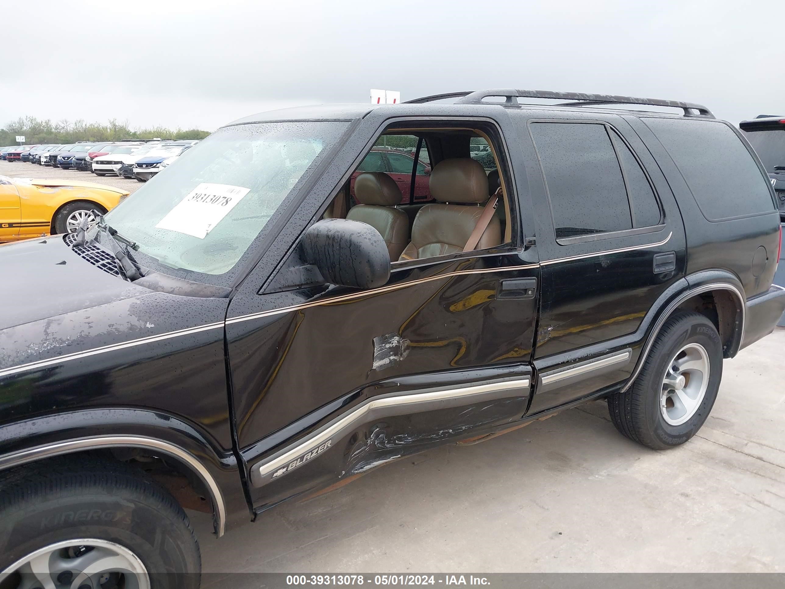 Photo 5 VIN: 1GNCS13W7Y2172059 - CHEVROLET BLAZER 