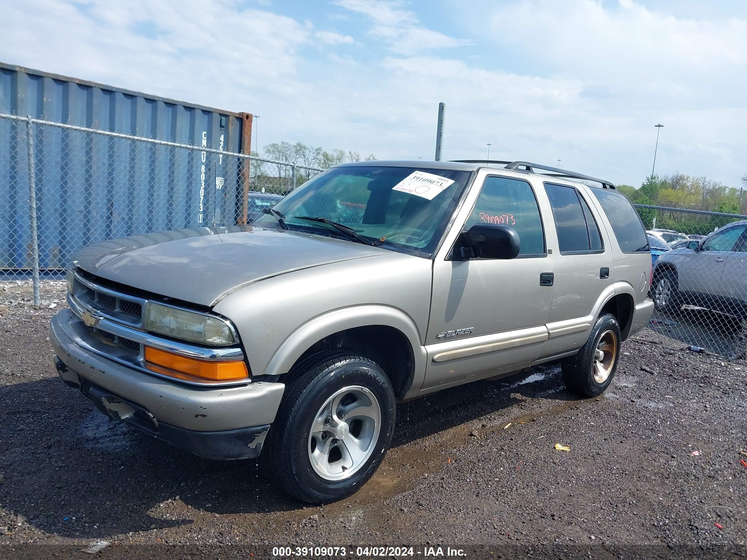 Photo 1 VIN: 1GNCS13W82K125551 - CHEVROLET BLAZER 