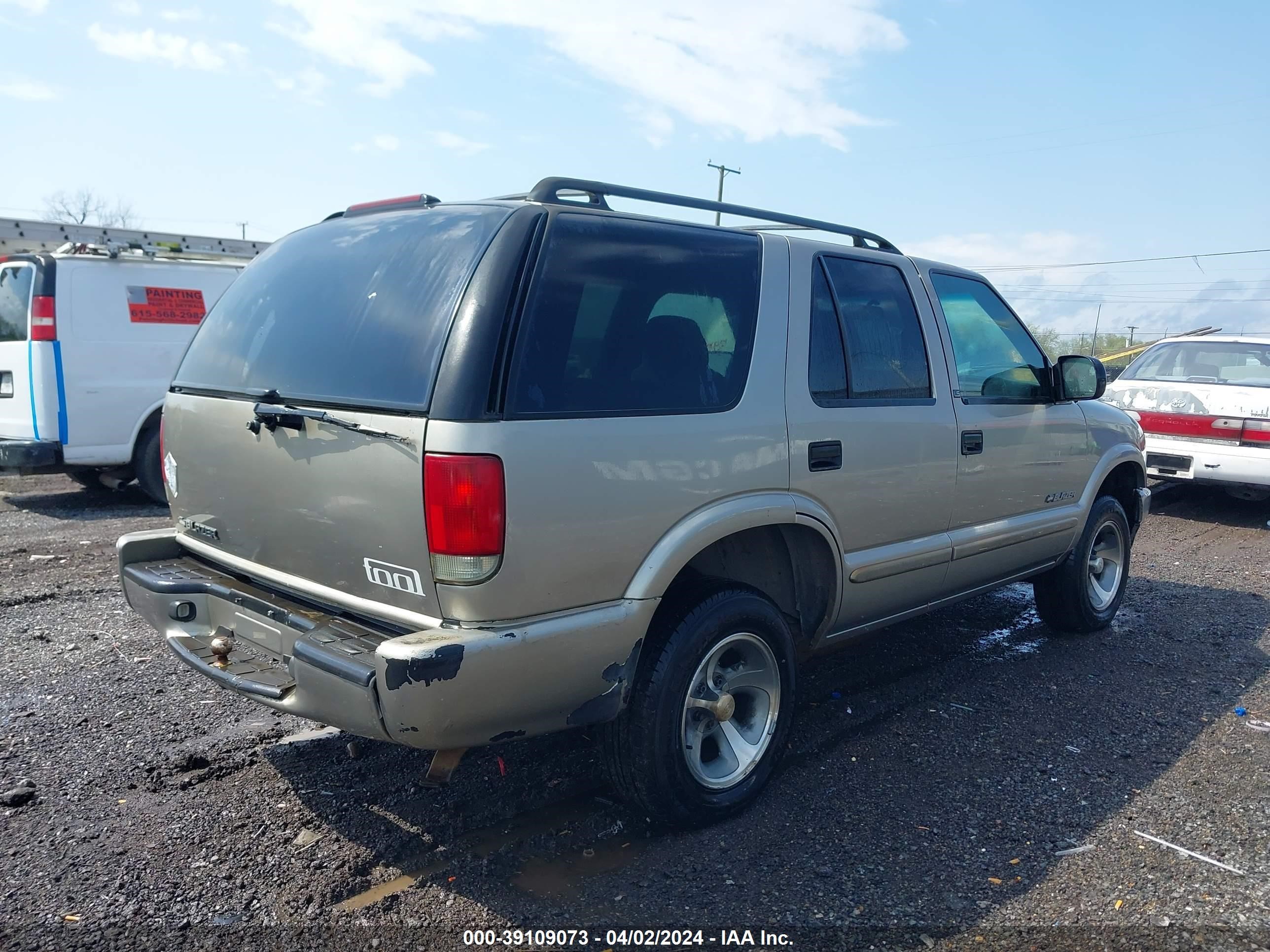 Photo 3 VIN: 1GNCS13W82K125551 - CHEVROLET BLAZER 