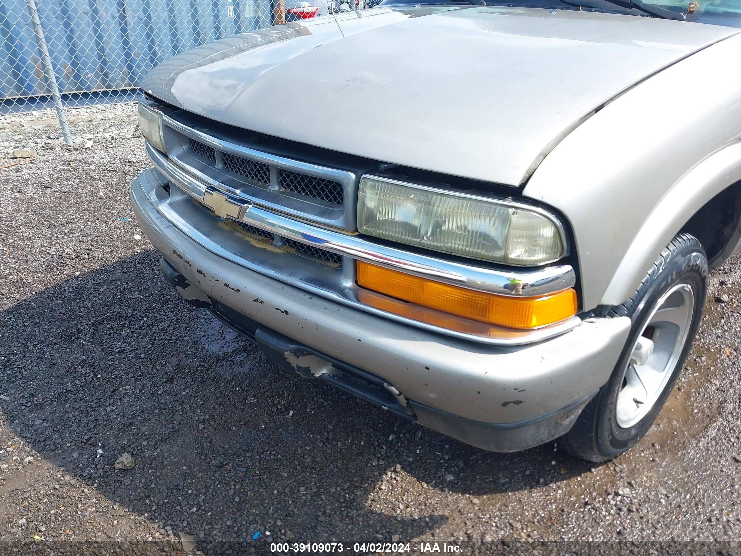 Photo 5 VIN: 1GNCS13W82K125551 - CHEVROLET BLAZER 