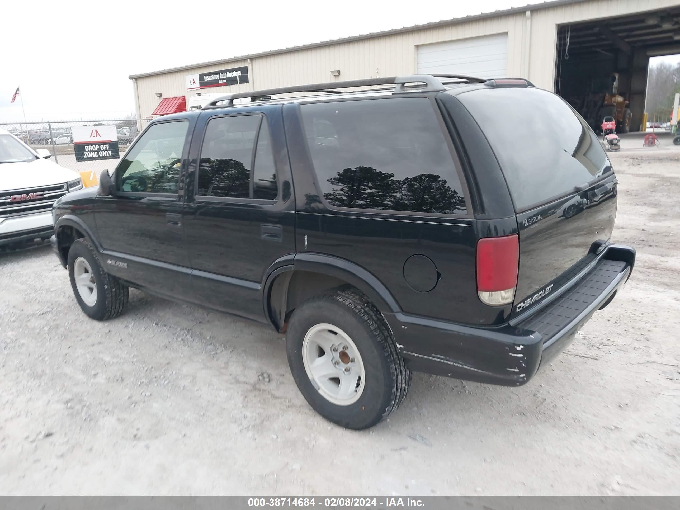 Photo 2 VIN: 1GNCS13W8S2215556 - CHEVROLET BLAZER 