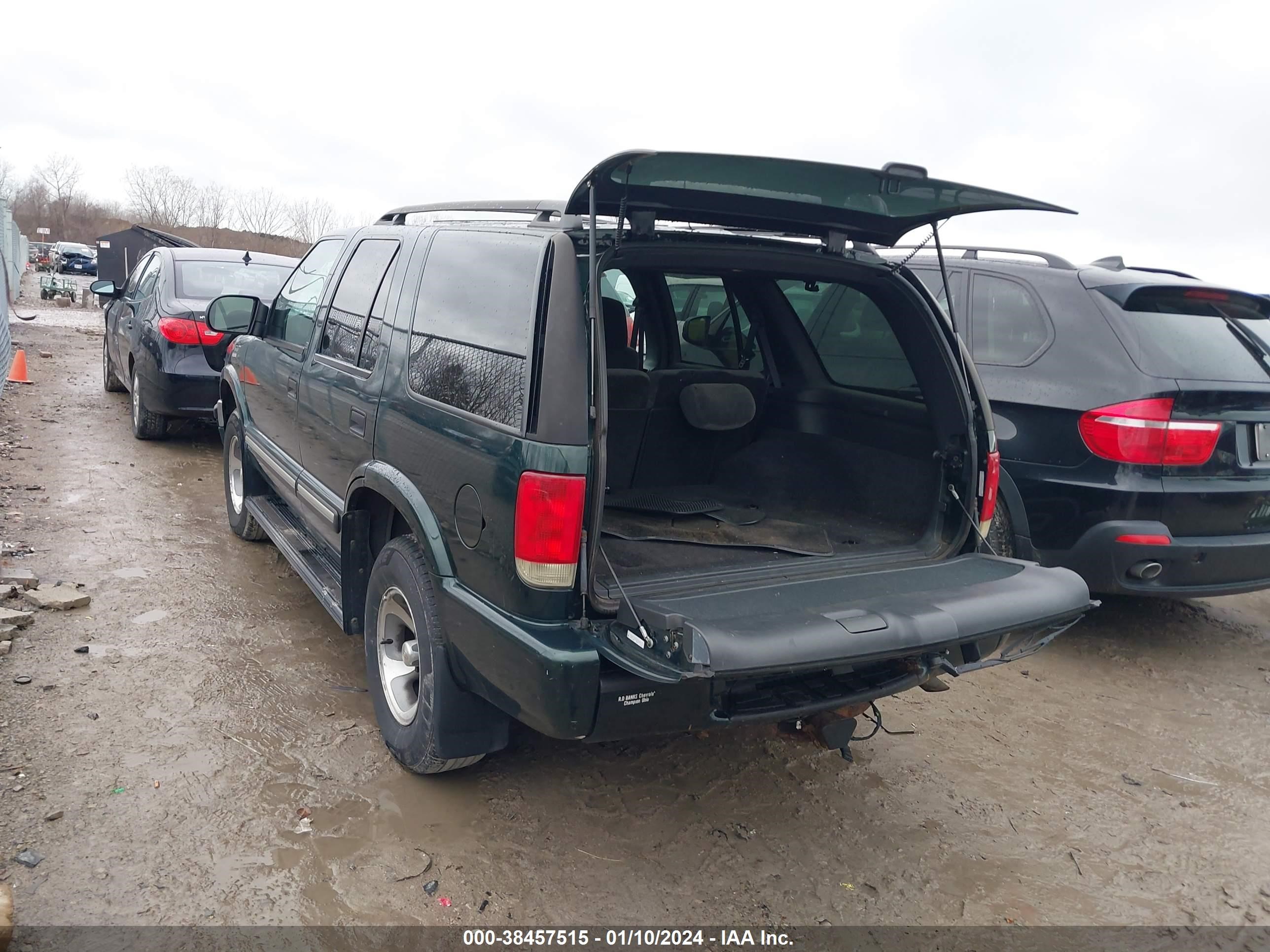 Photo 2 VIN: 1GNCS13W91K220649 - CHEVROLET BLAZER 