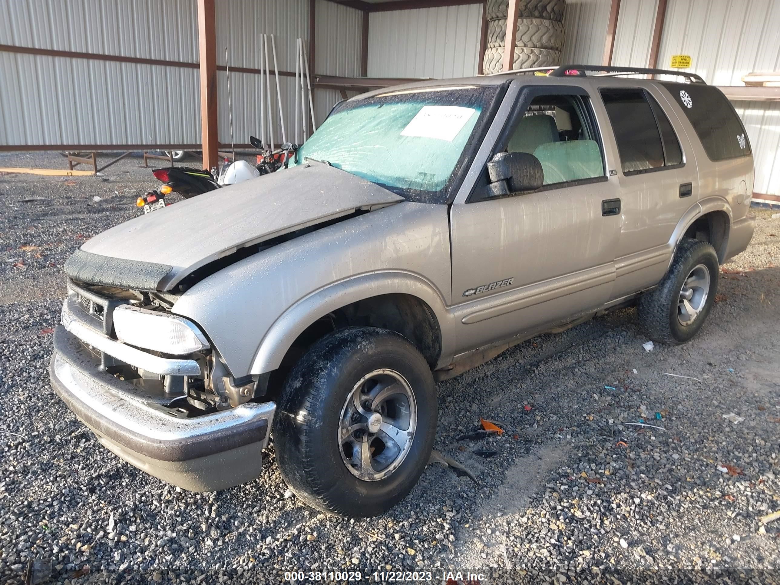 Photo 1 VIN: 1GNCS13W92K136266 - CHEVROLET BLAZER 