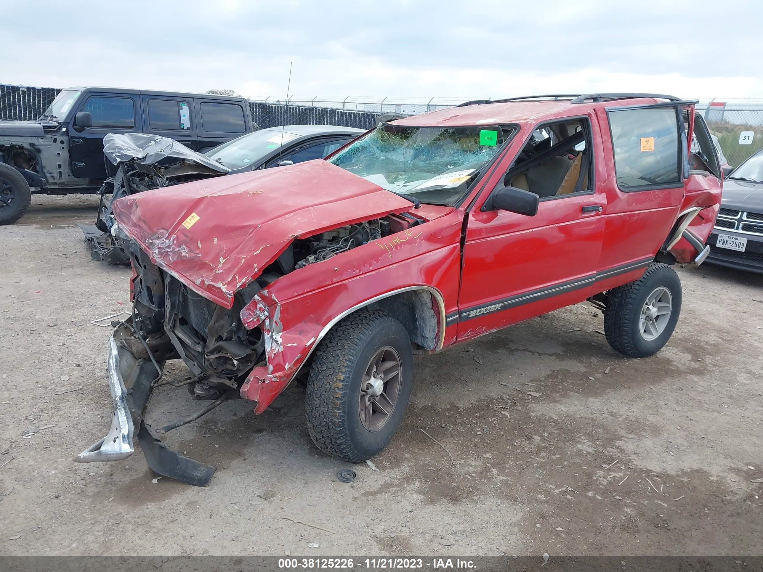 Photo 1 VIN: 1GNCS13WXR0124763 - CHEVROLET BLAZER 