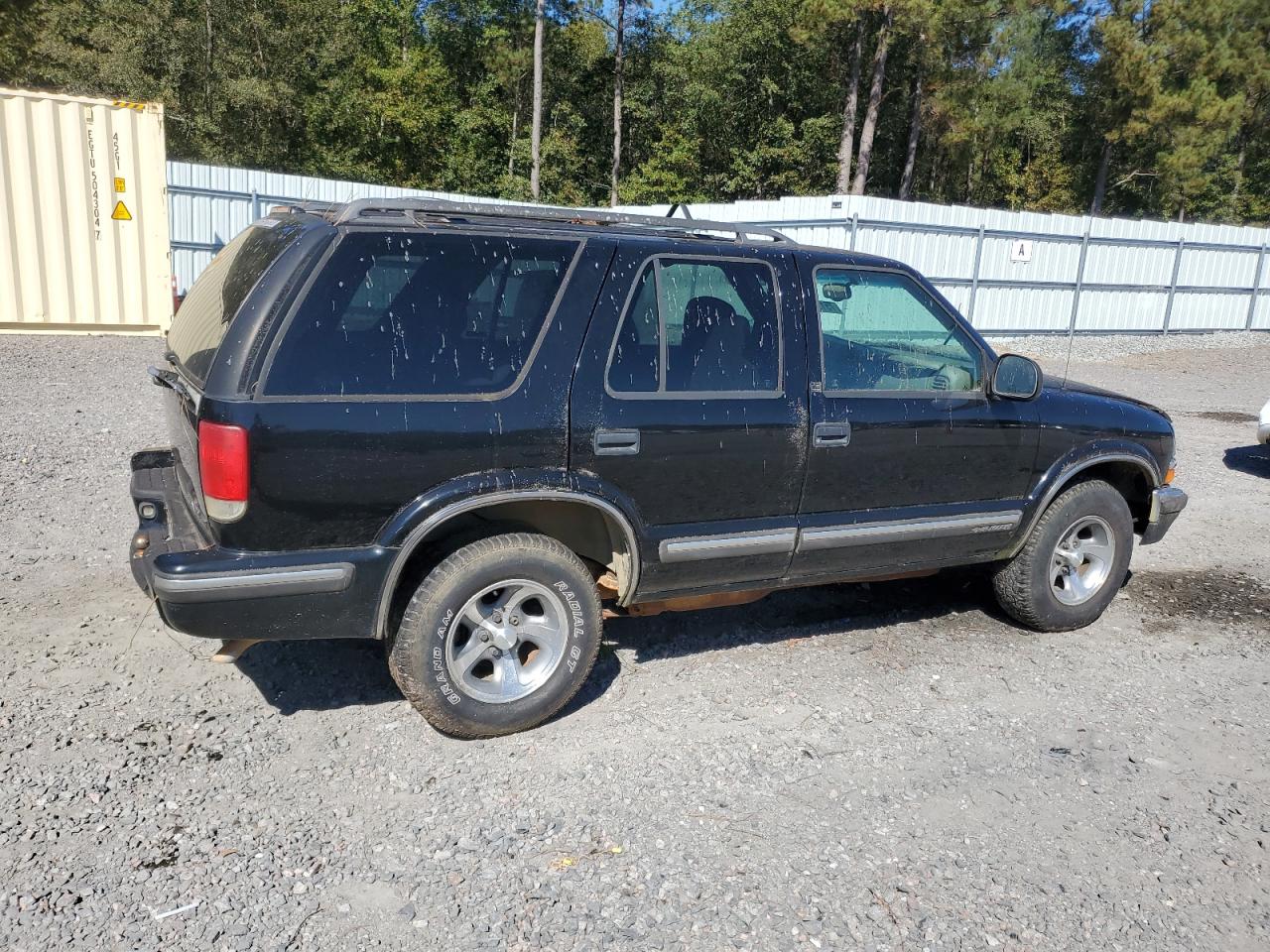 Photo 2 VIN: 1GNCS13WXW2117585 - CHEVROLET BLAZER 